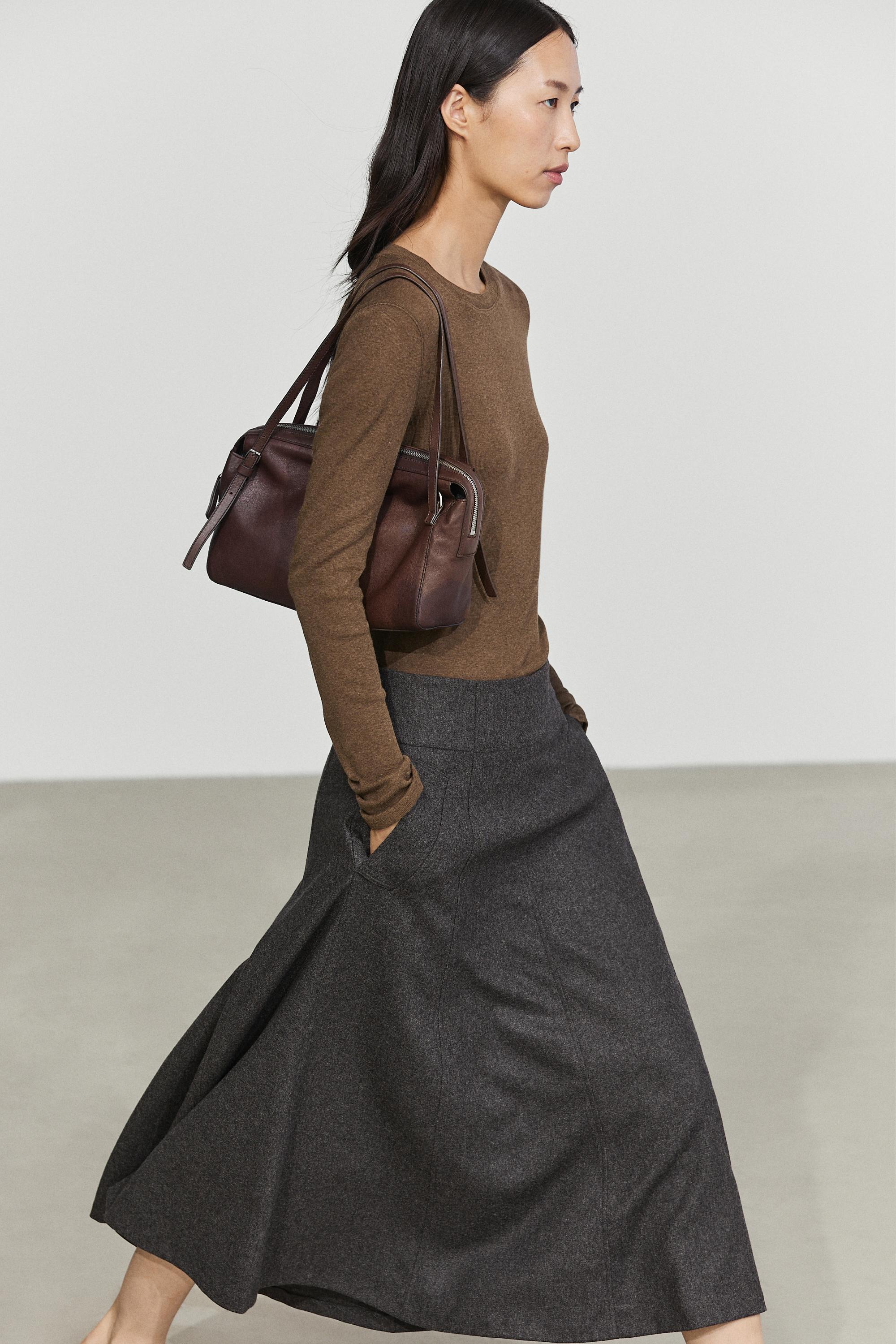 Falda midi vuelo detalle bolsillos