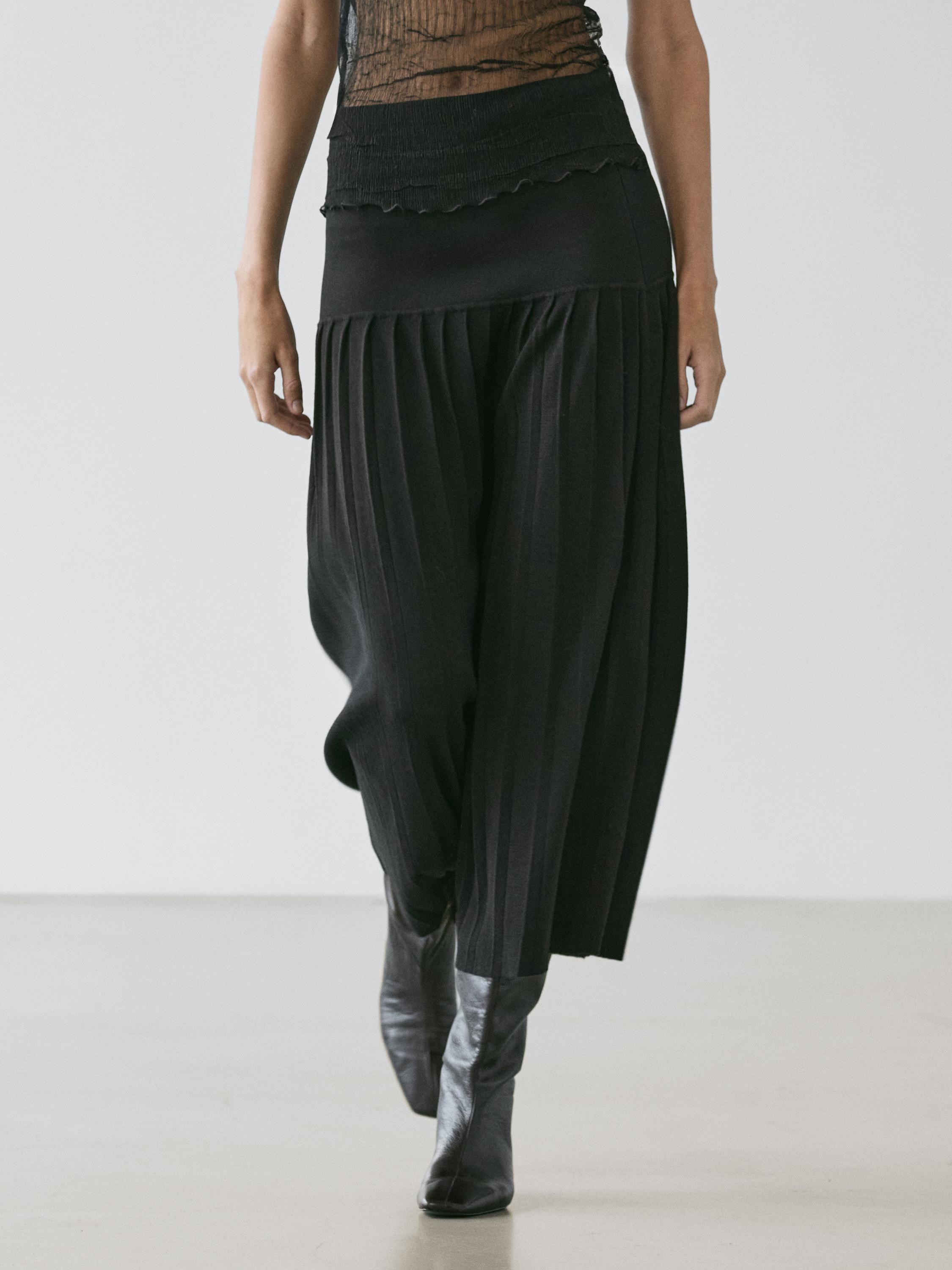 Midi skirt with box pleats