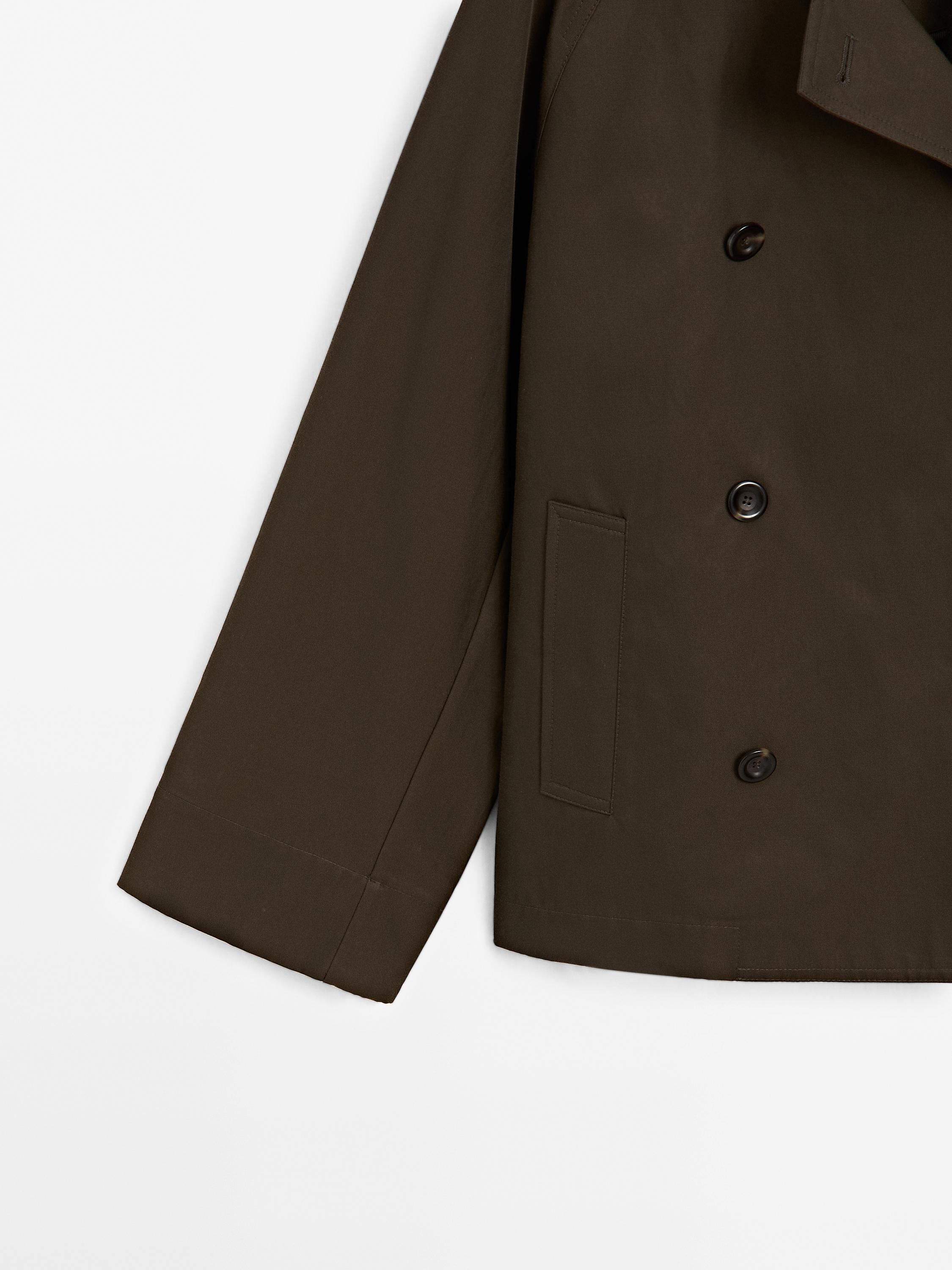 Short water-repellent cape trench coat
