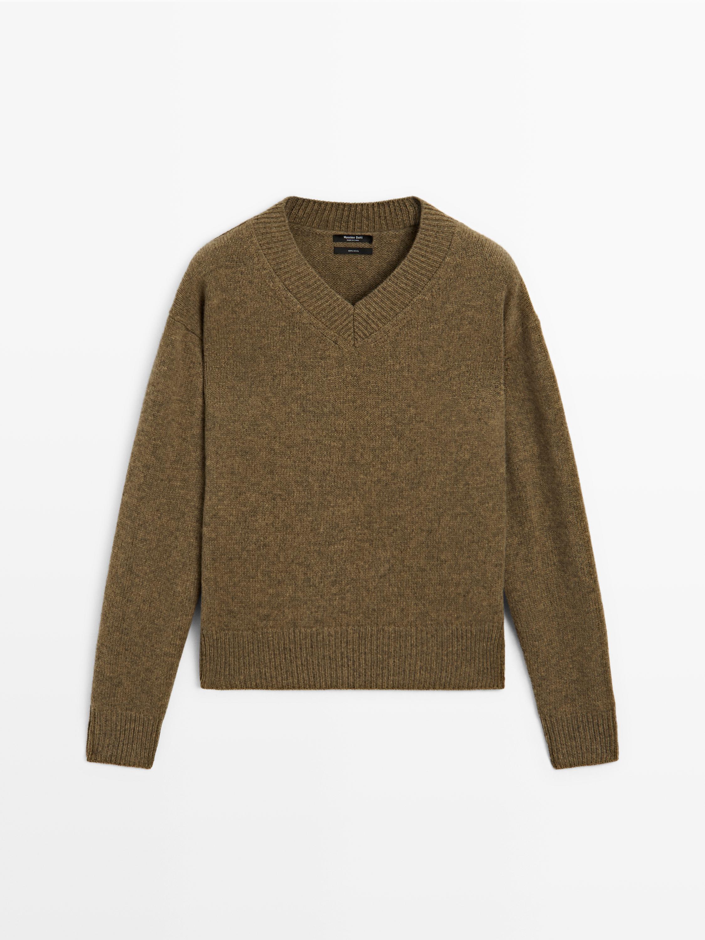 100% wool V-neck knit sweater