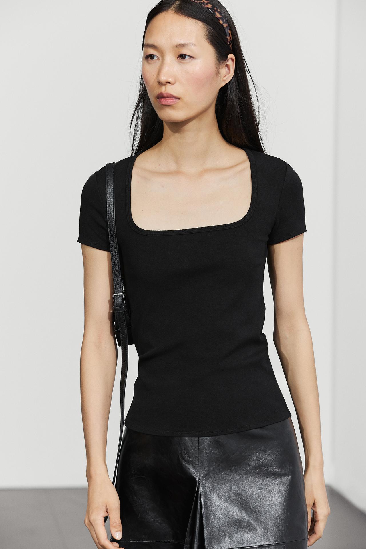 Square-neck short sleeve T-shirt — BLACK