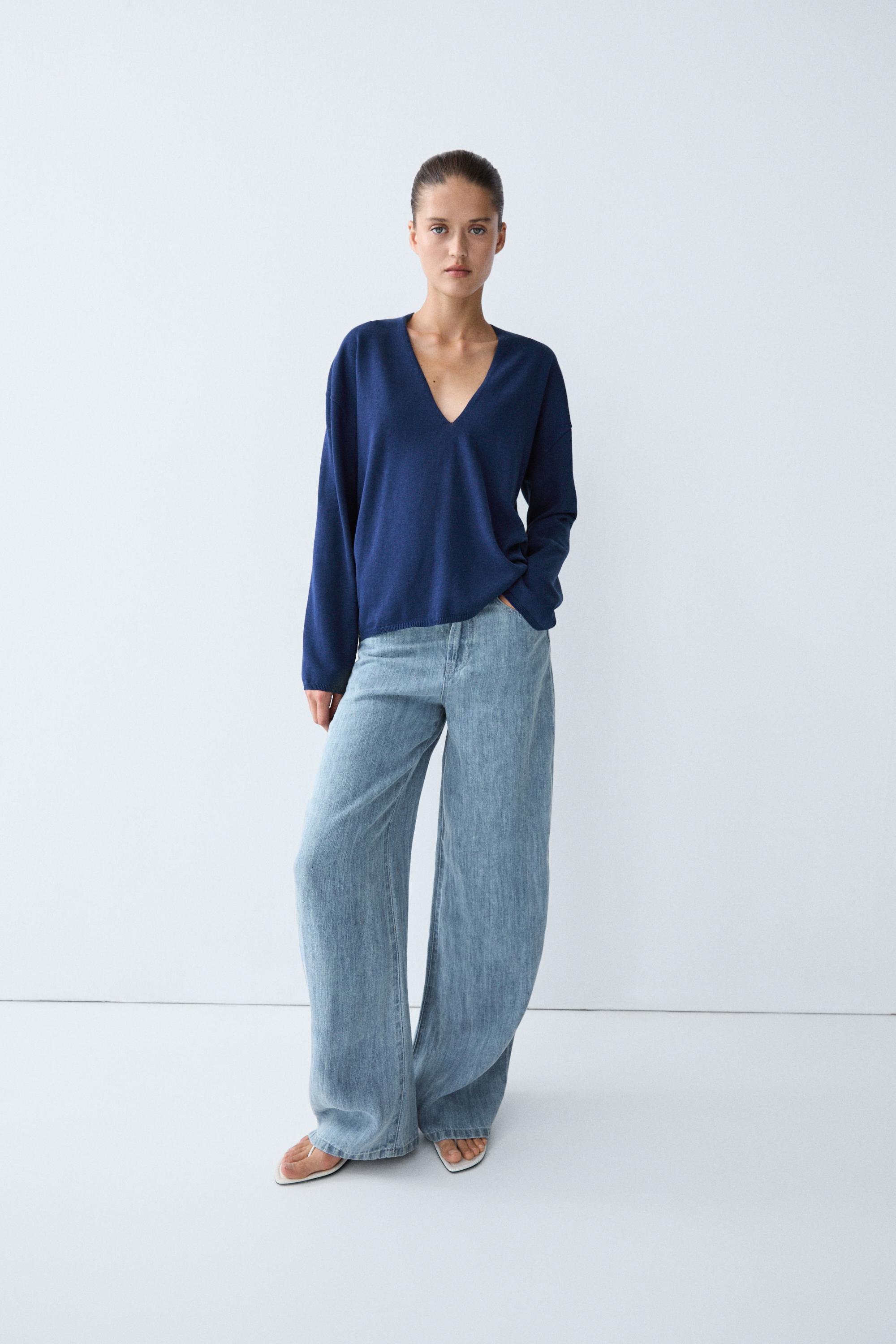 Striped V-neck knit sweater — NAVY BLUE