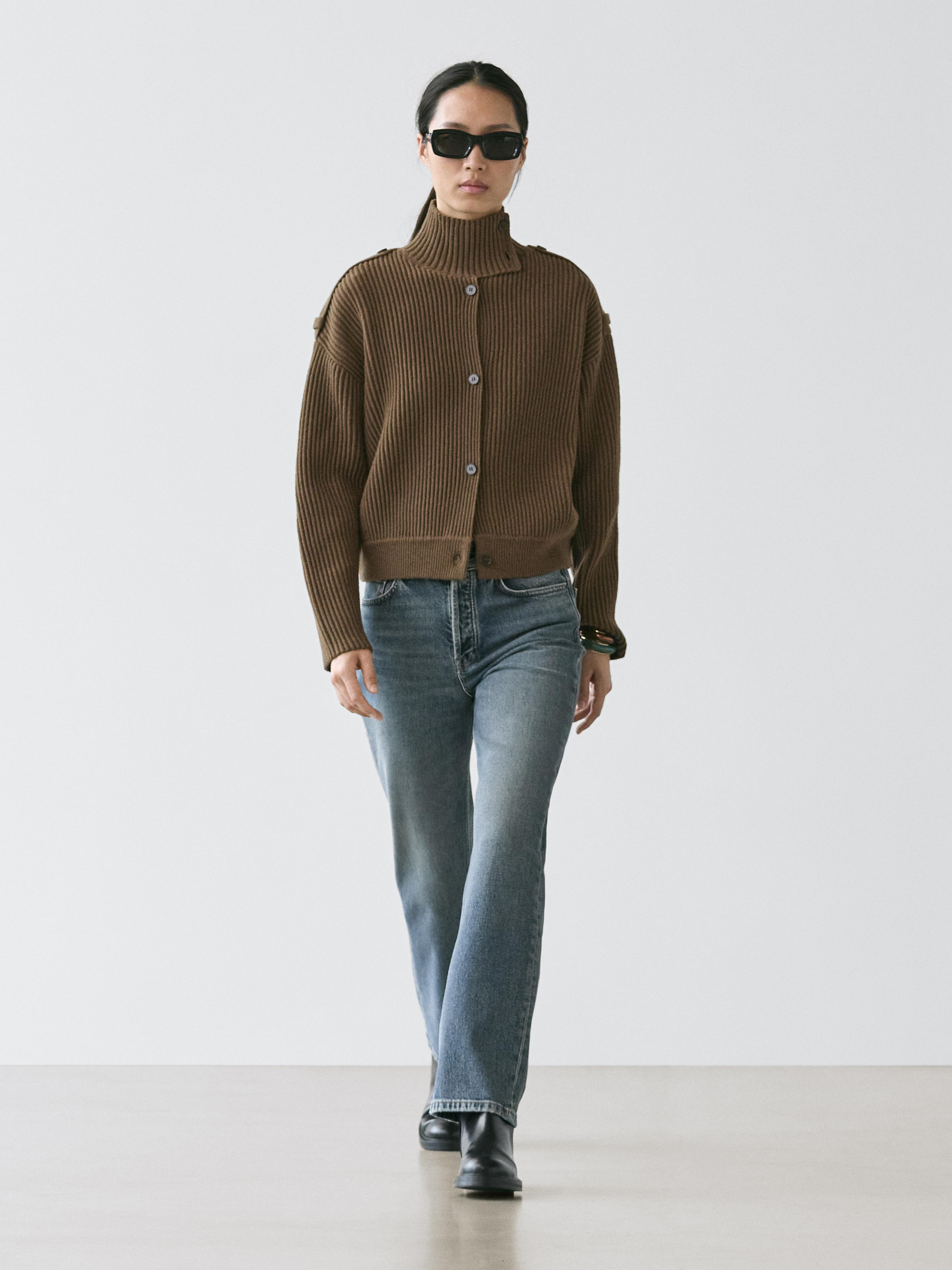 Jeans comfort straight fit tiro alto tobillero