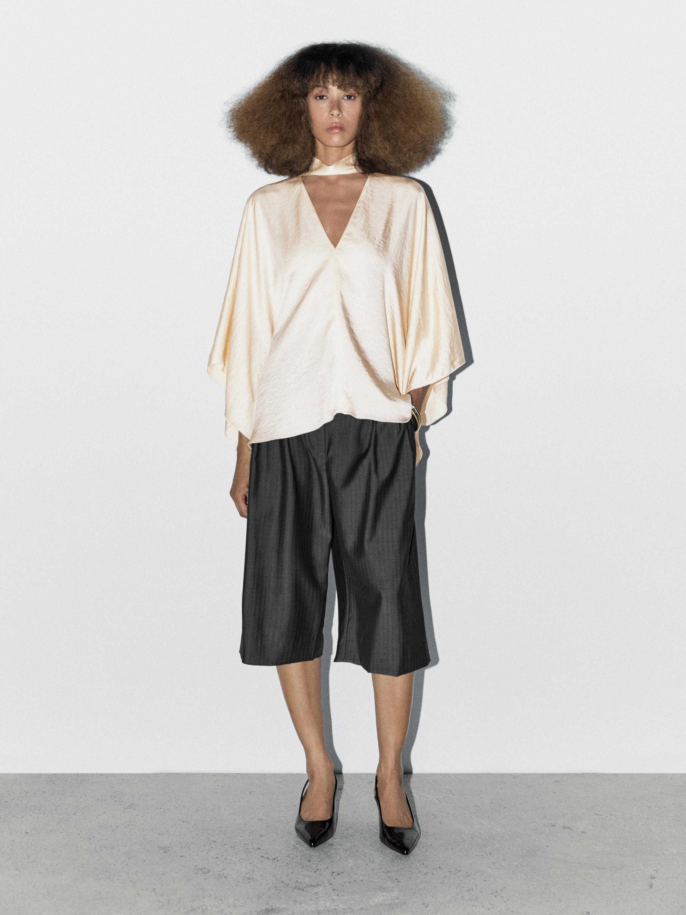 Fließende Bluse mit Kragen und V-Ausschnitt - STUDIO