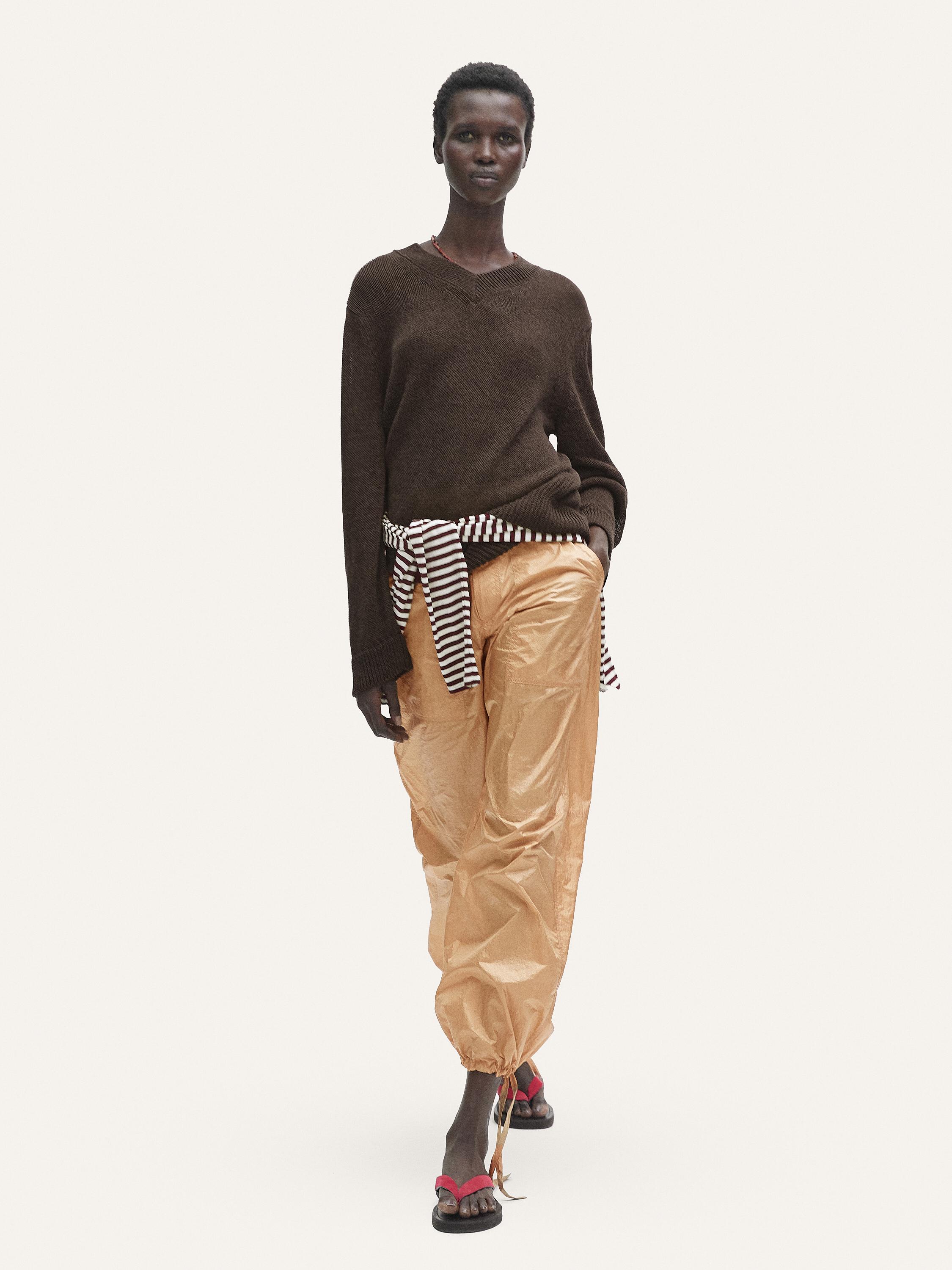 V-neck jumper with cotton