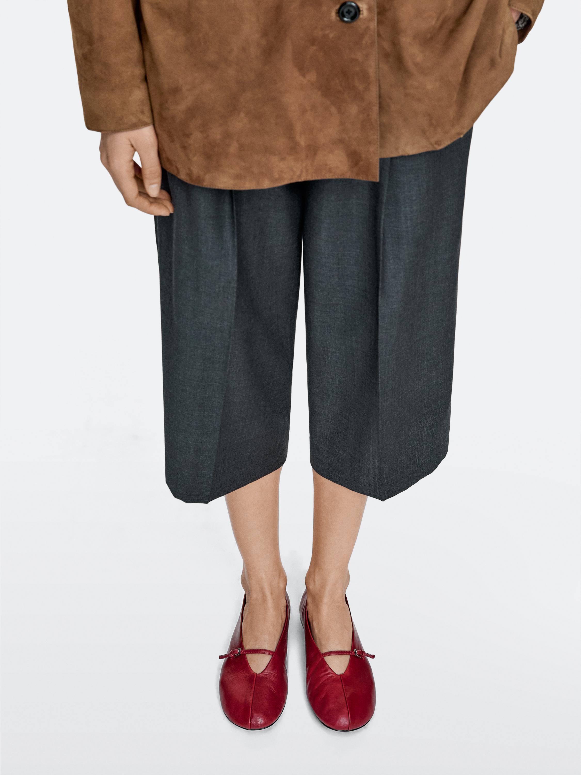 Leather ballet flats with buckle