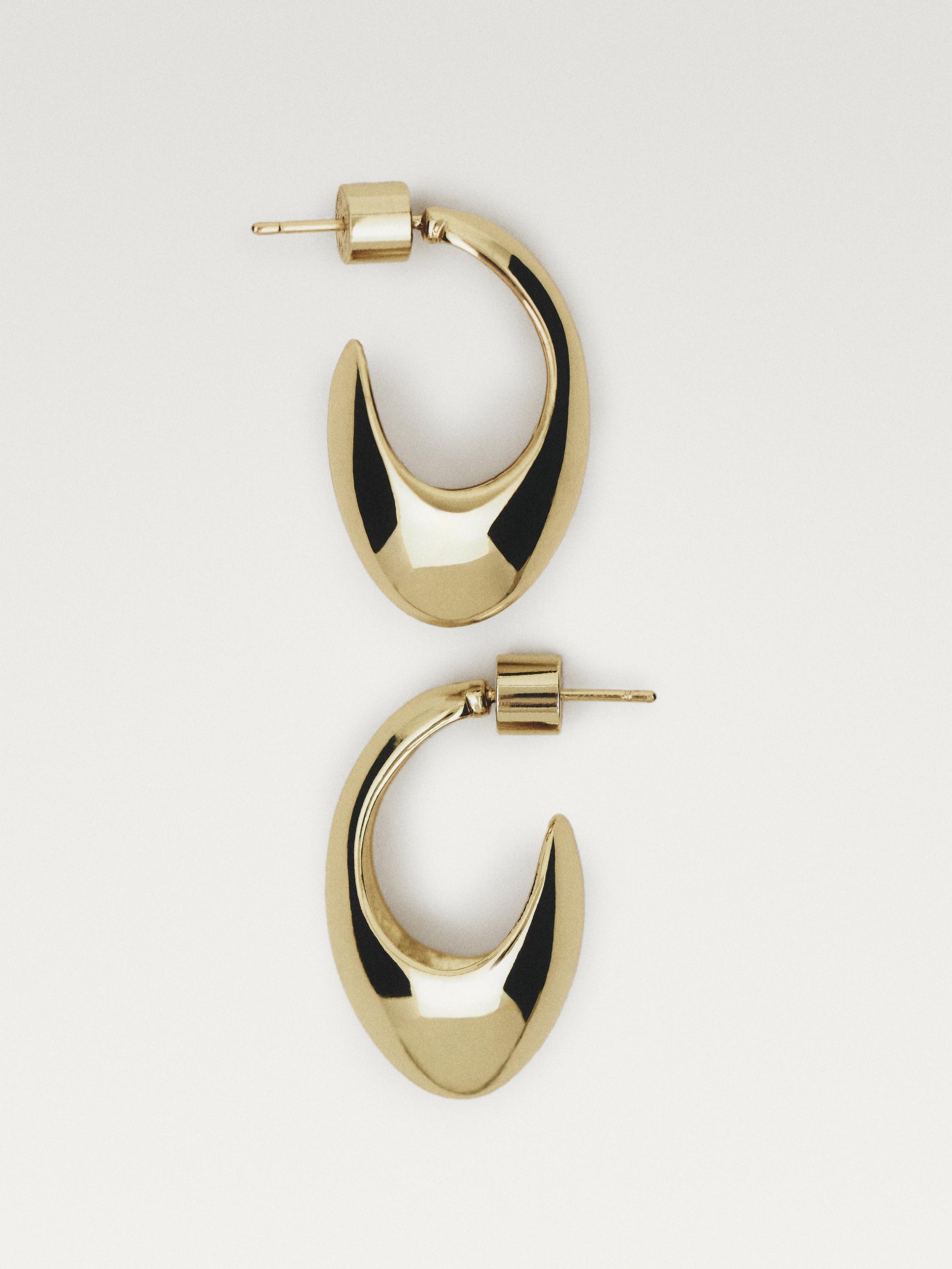 Oval hoop earrings