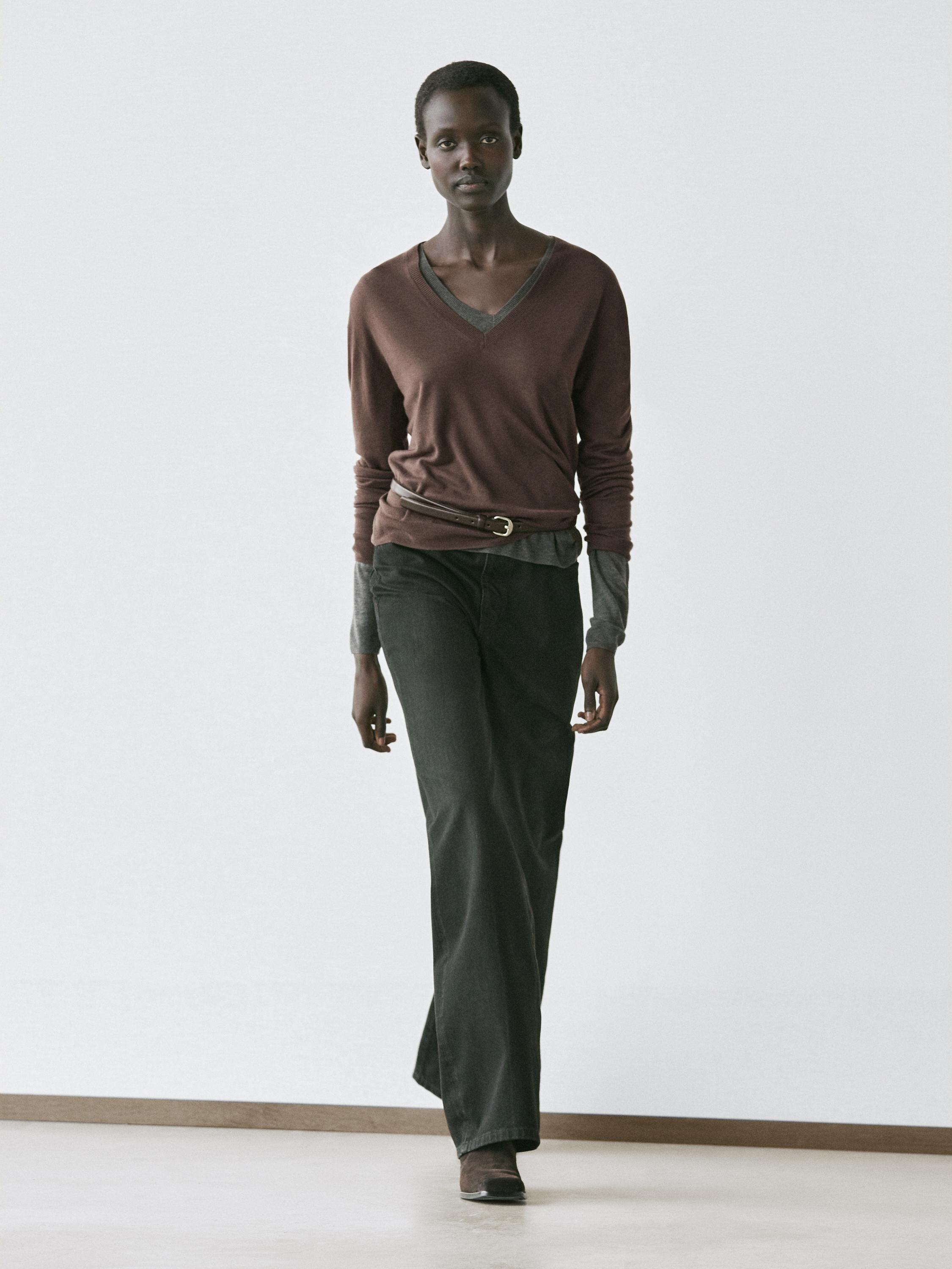 Triko me jakë polo prej përzierjeje mëndafshi e leshi