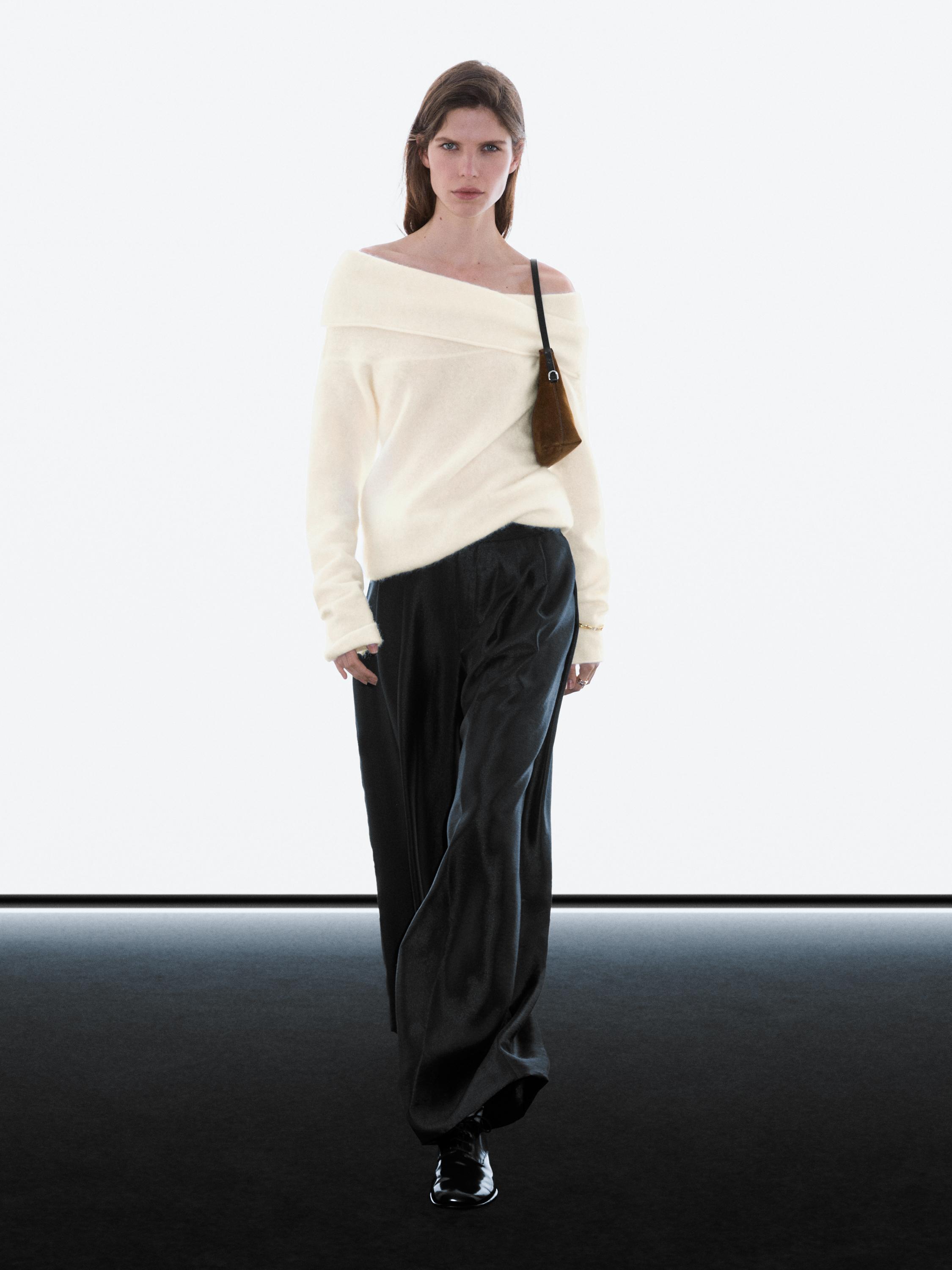 Wide-leg voluminous trousers with darts