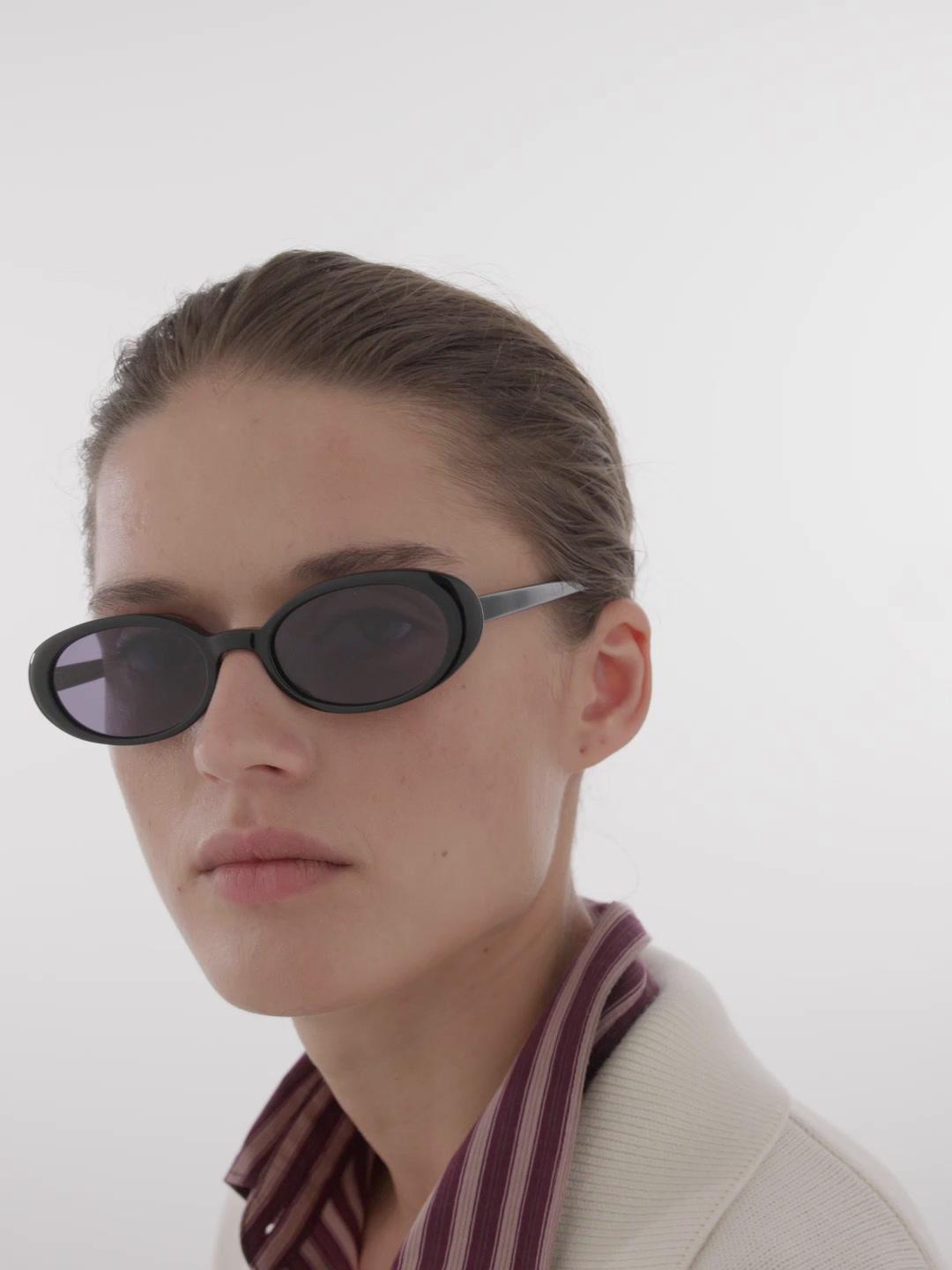 Солнцезащитные очки овальной формы