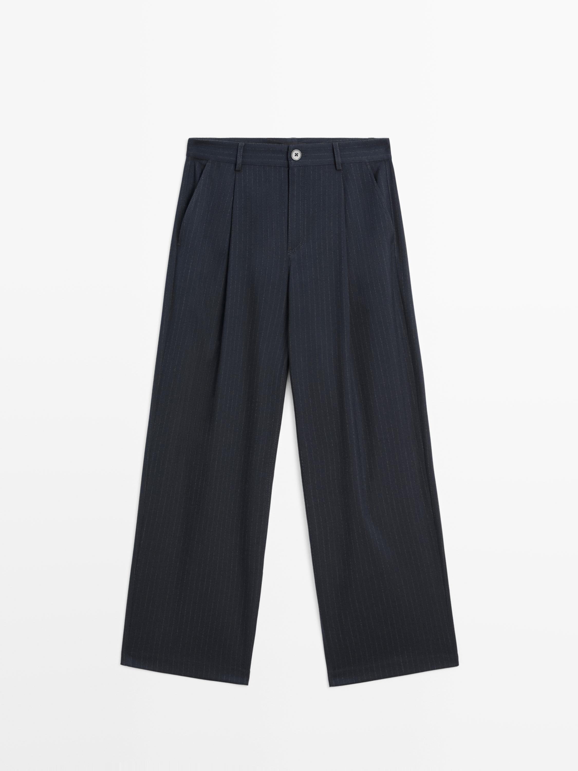 Džíny s mid waist a širokými nohavicemi s tenkými proužky