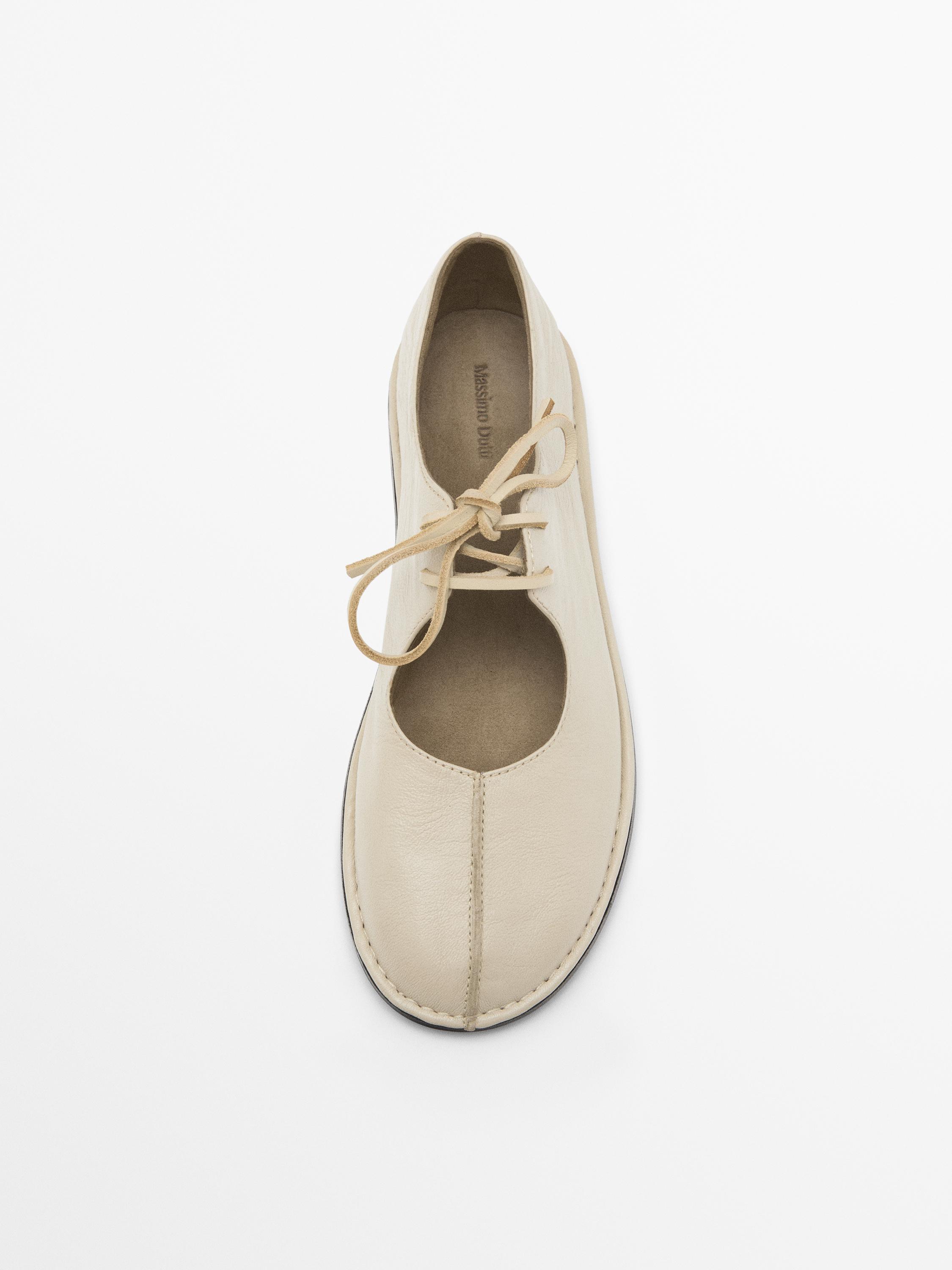 Ballet flats with instep knot