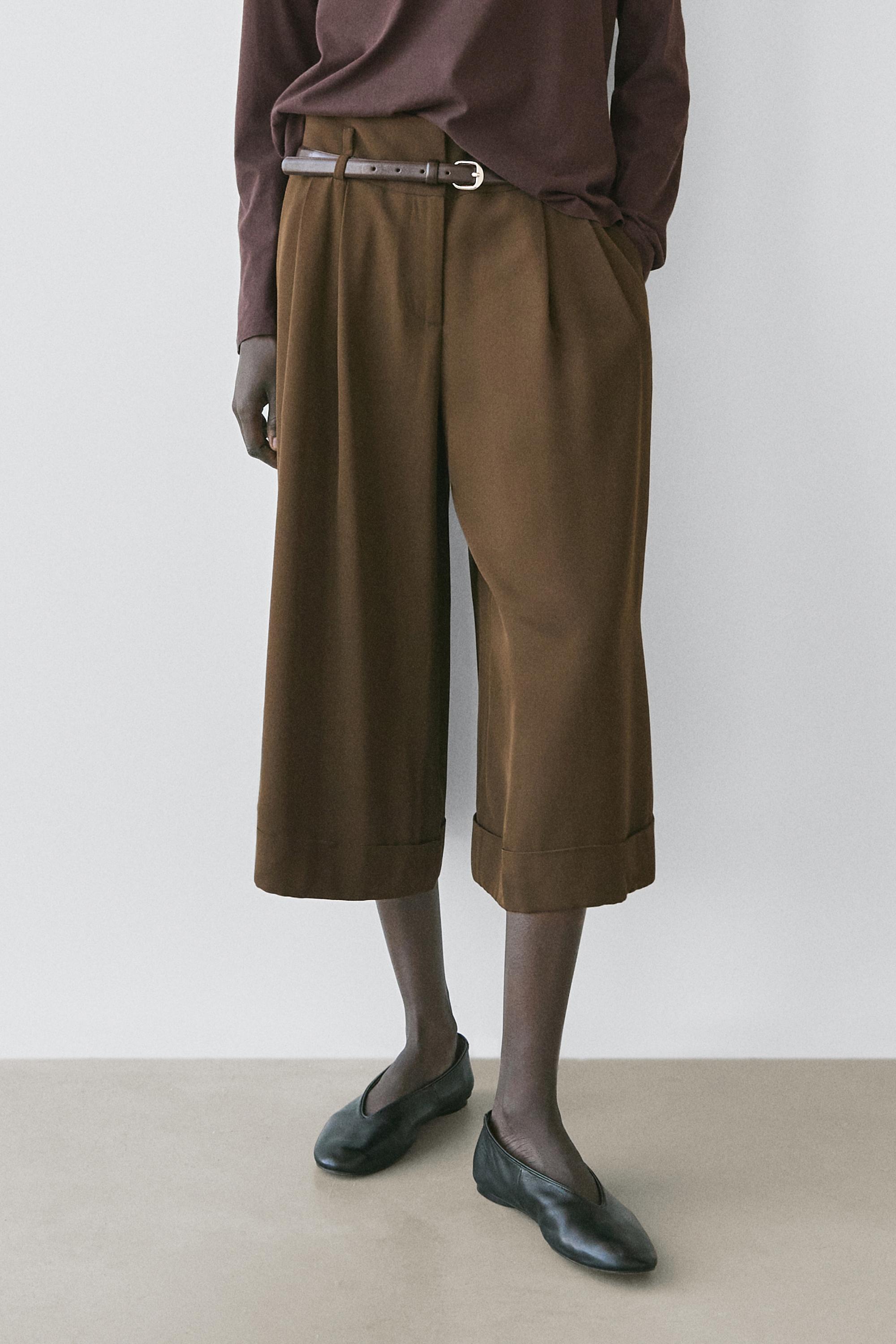 Long Bermuda shorts with turn-up hems — GREEN
