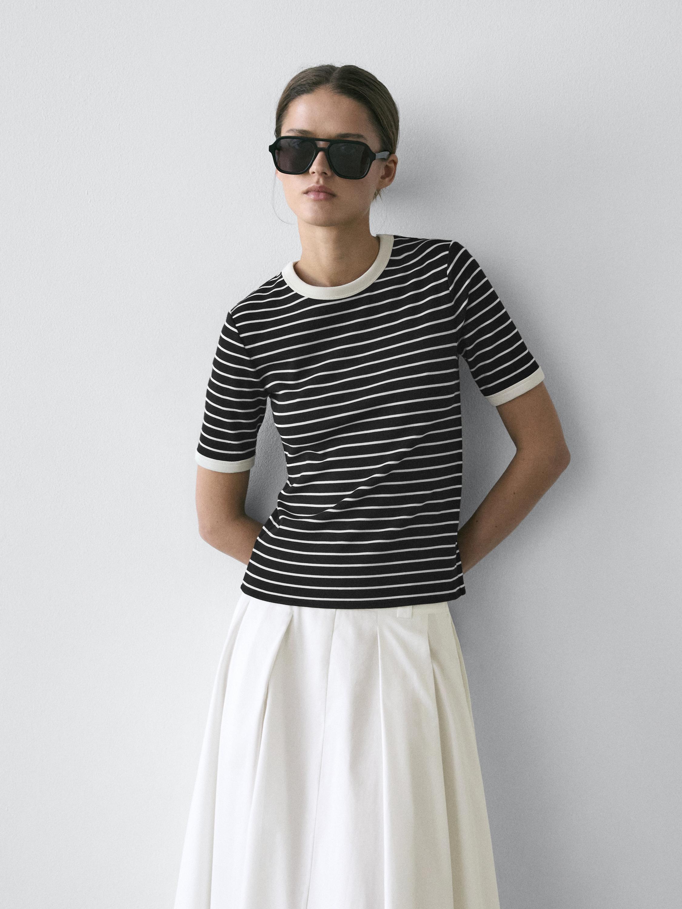 Short sleeve T-shirt with contrast stripes — BLACK