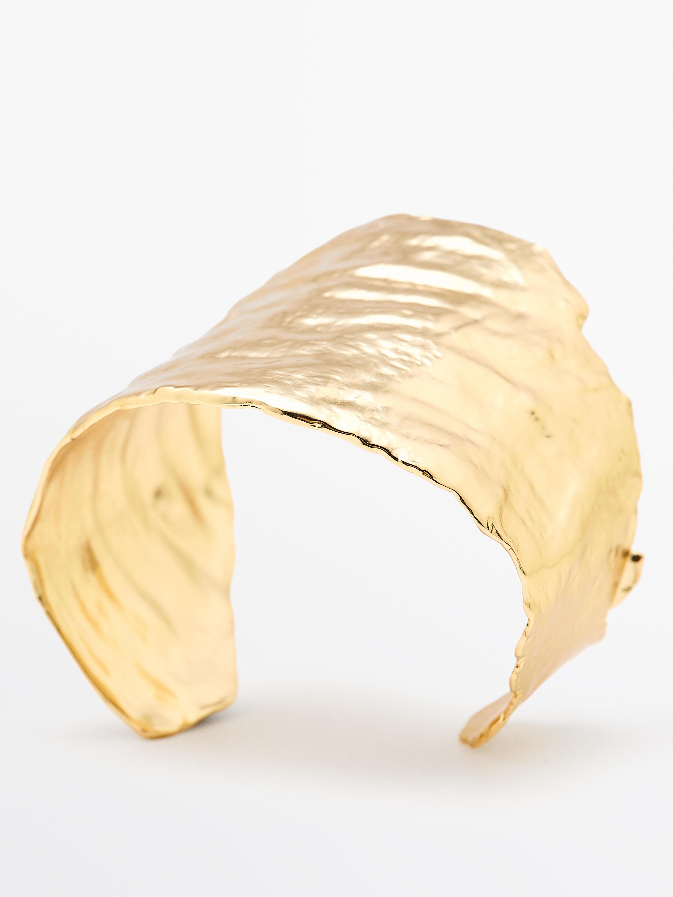 Brazalete ancho irregular