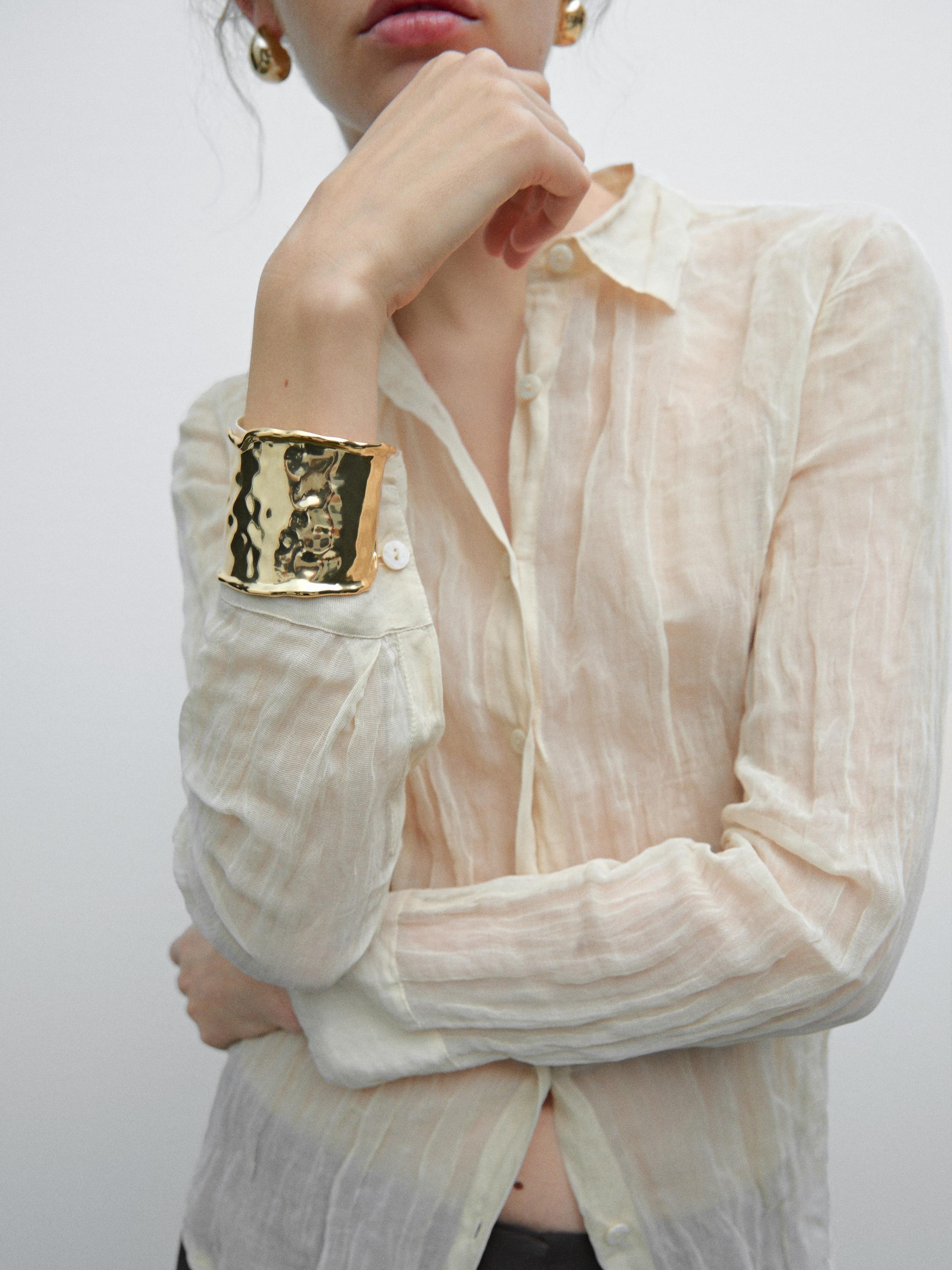 Irregular bracelet with textured detail