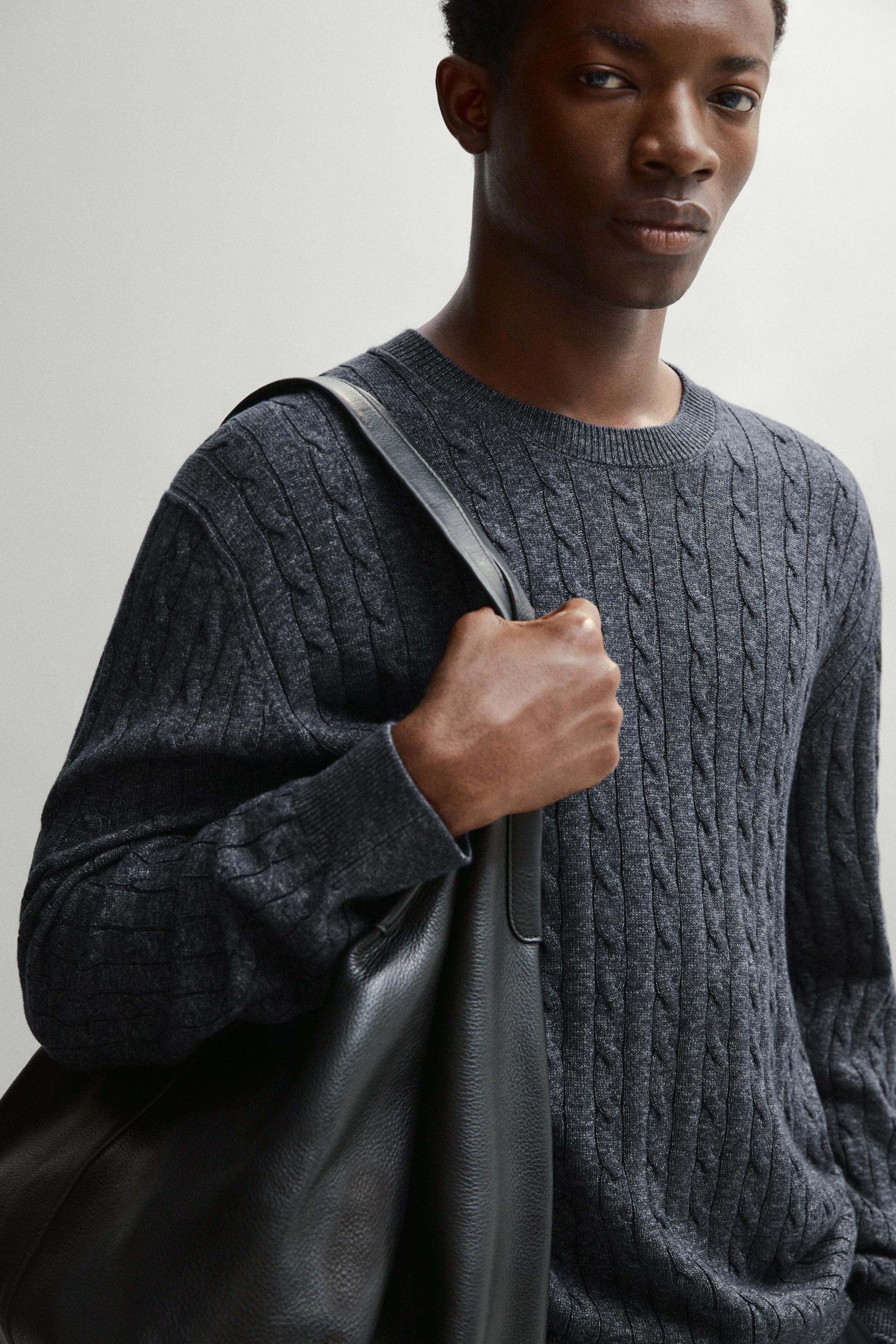 Cable knit round neck sweater — INDIGO
