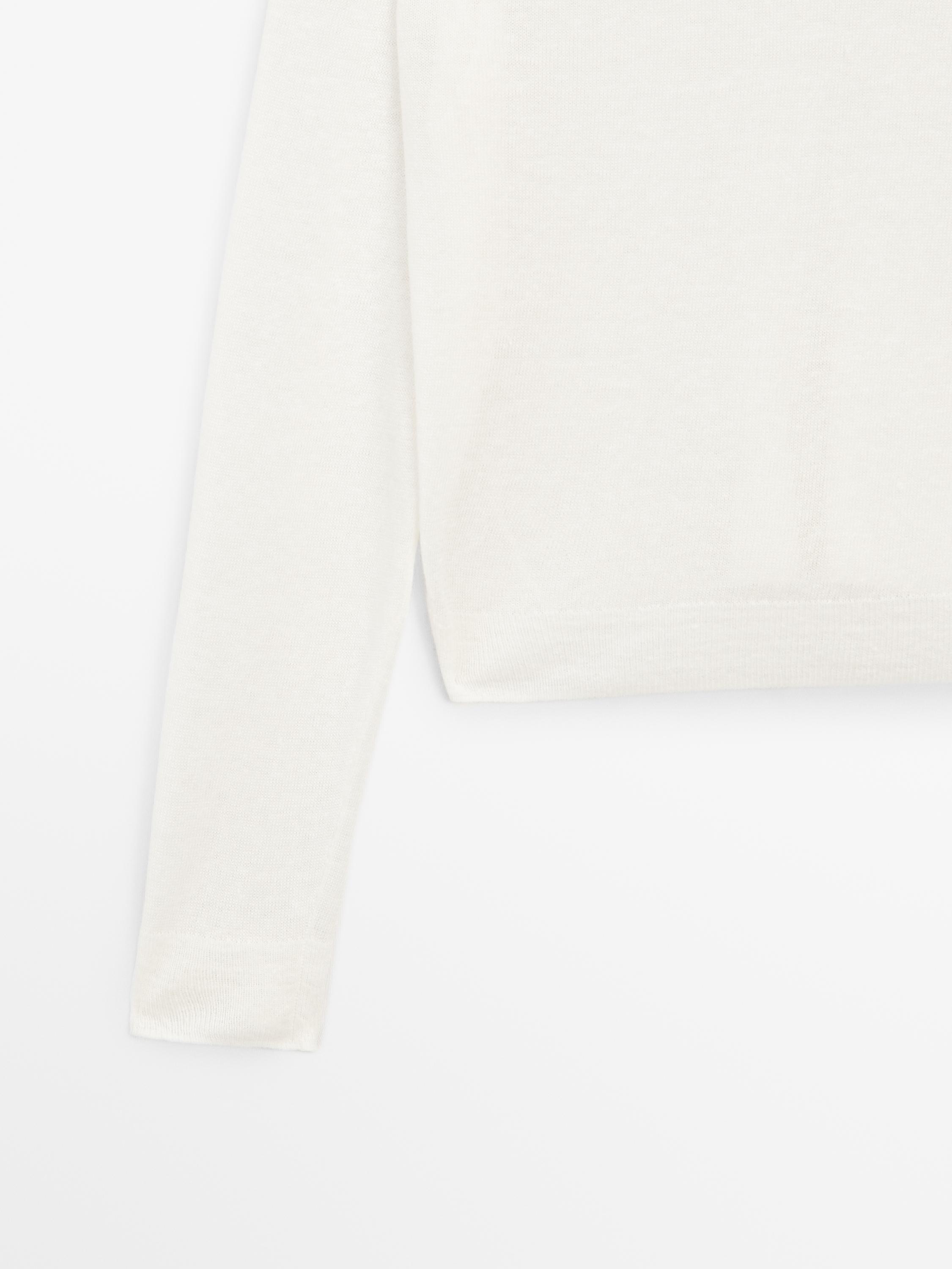 Linen V-neck knit sweater