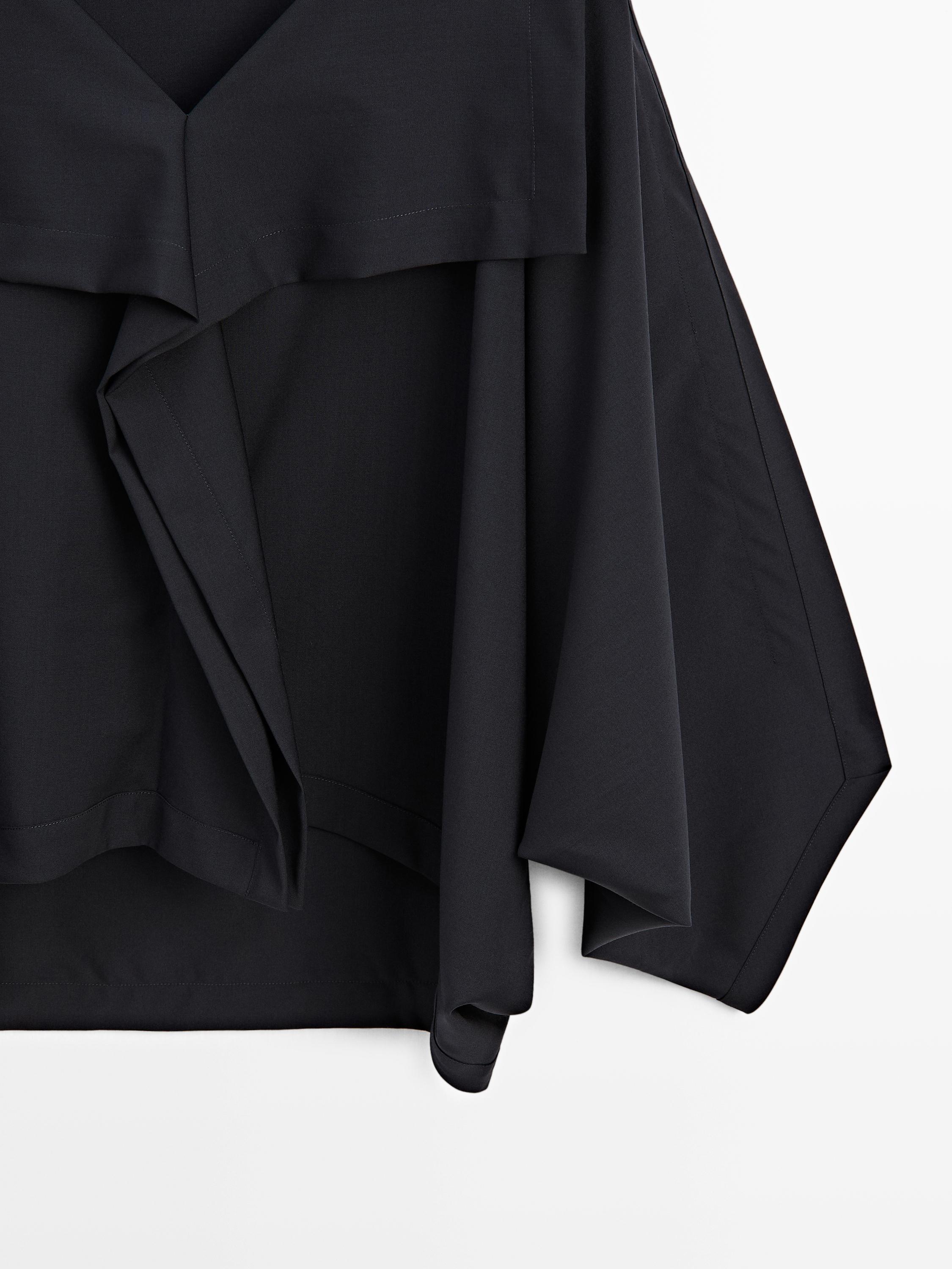 Blusa com decote em bico e volume - STUDIO