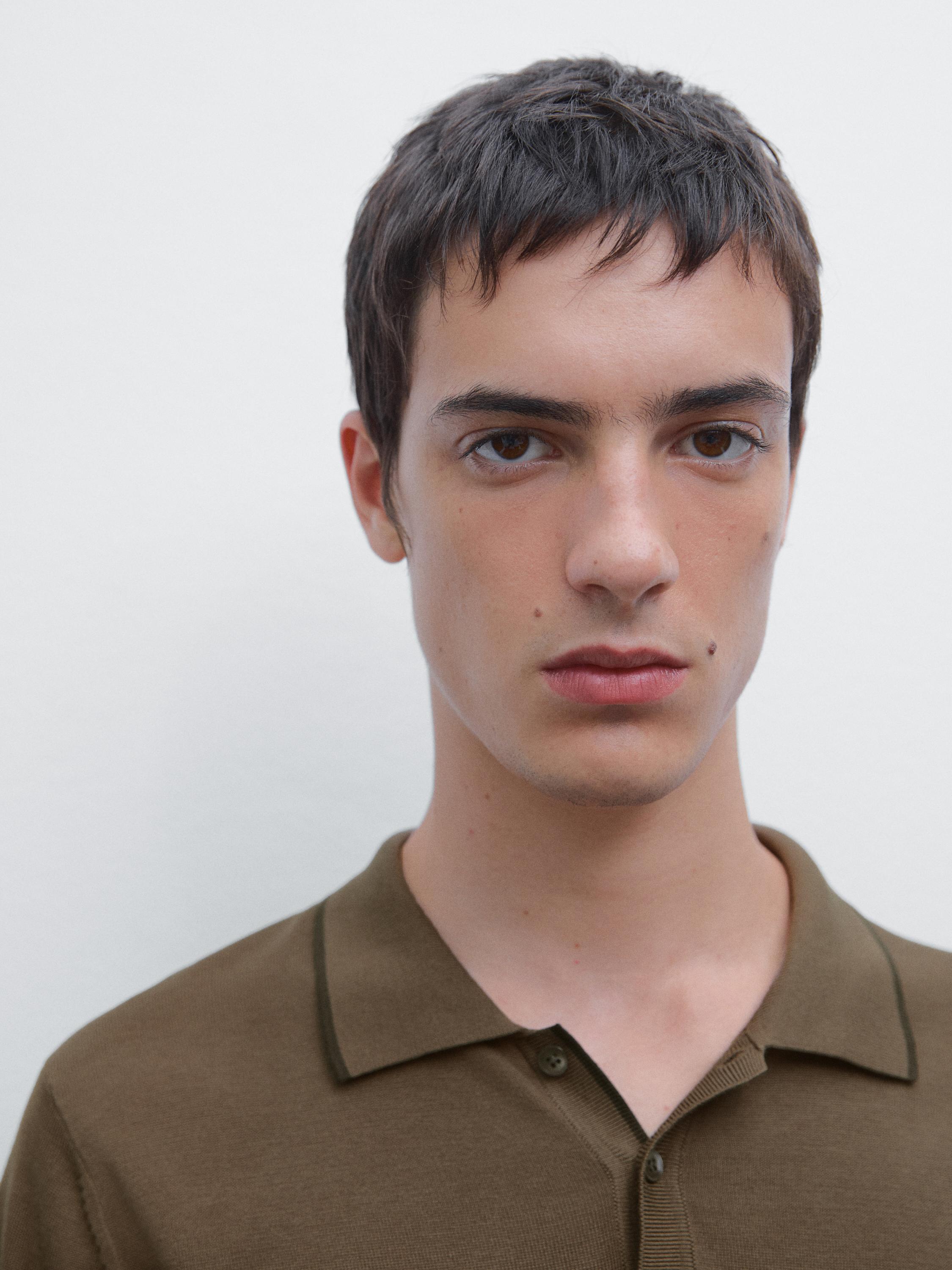 Knit polo shirt with coloured collar detail