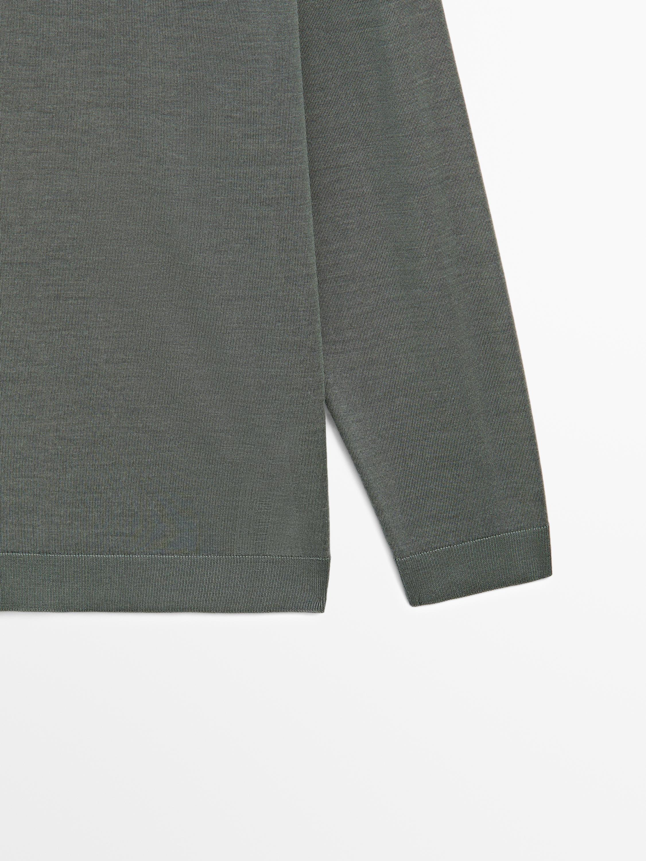 100% merino wool knit sweater with polo collar