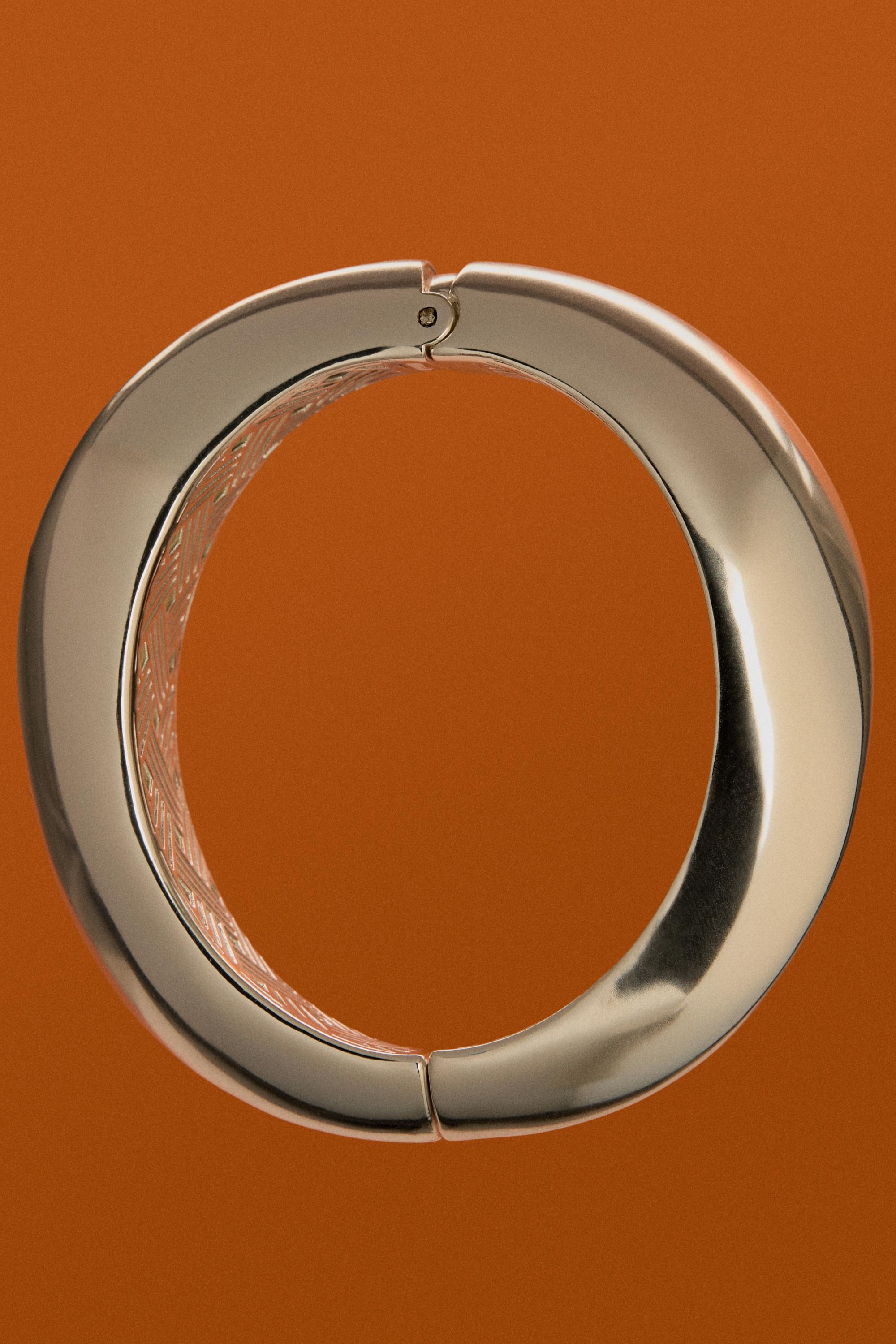 Smooth hinged bracelet — SILVER