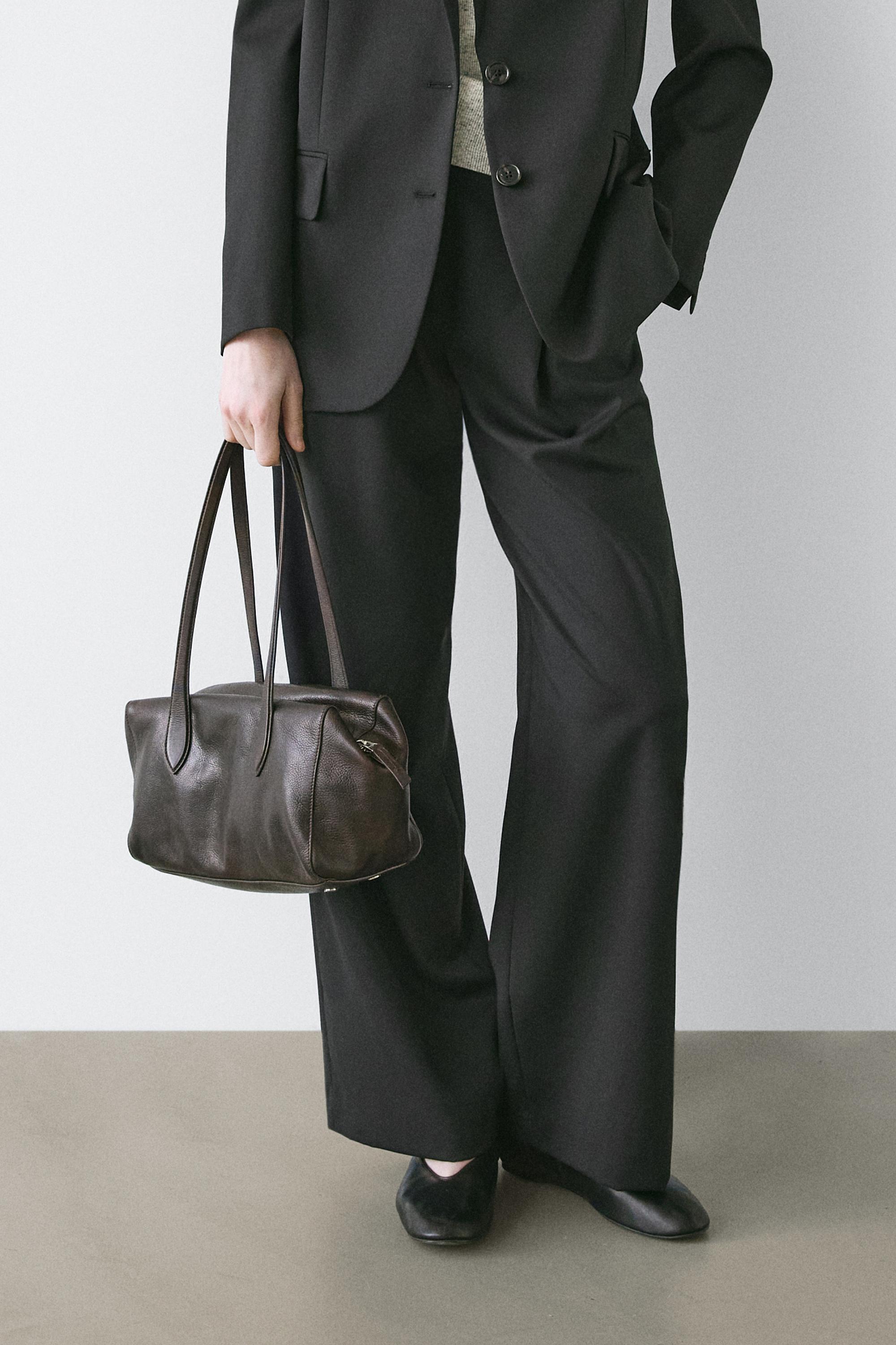 Extra fine wool pleated pants — BLACK