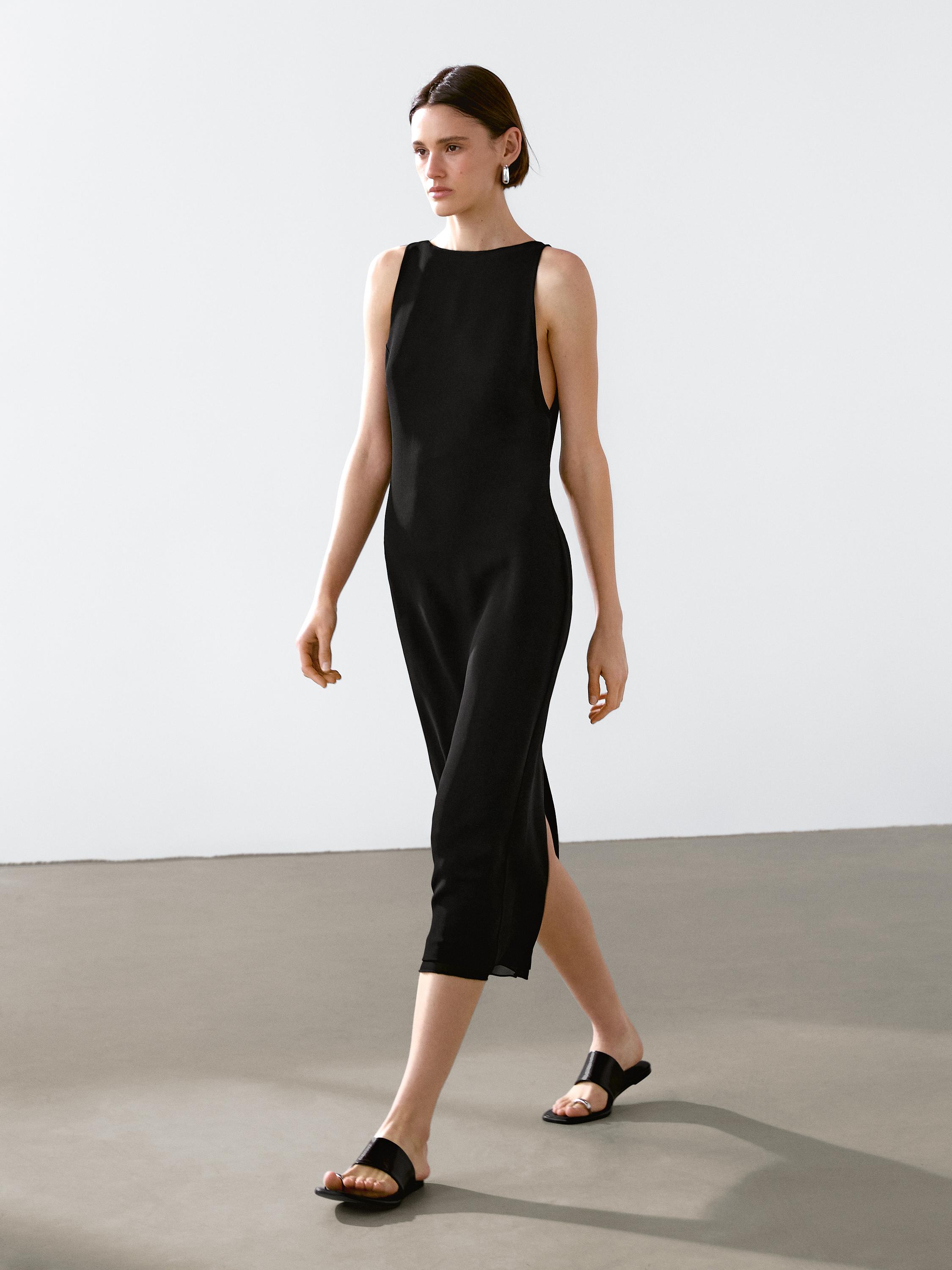 Vestido midi com decote redondo