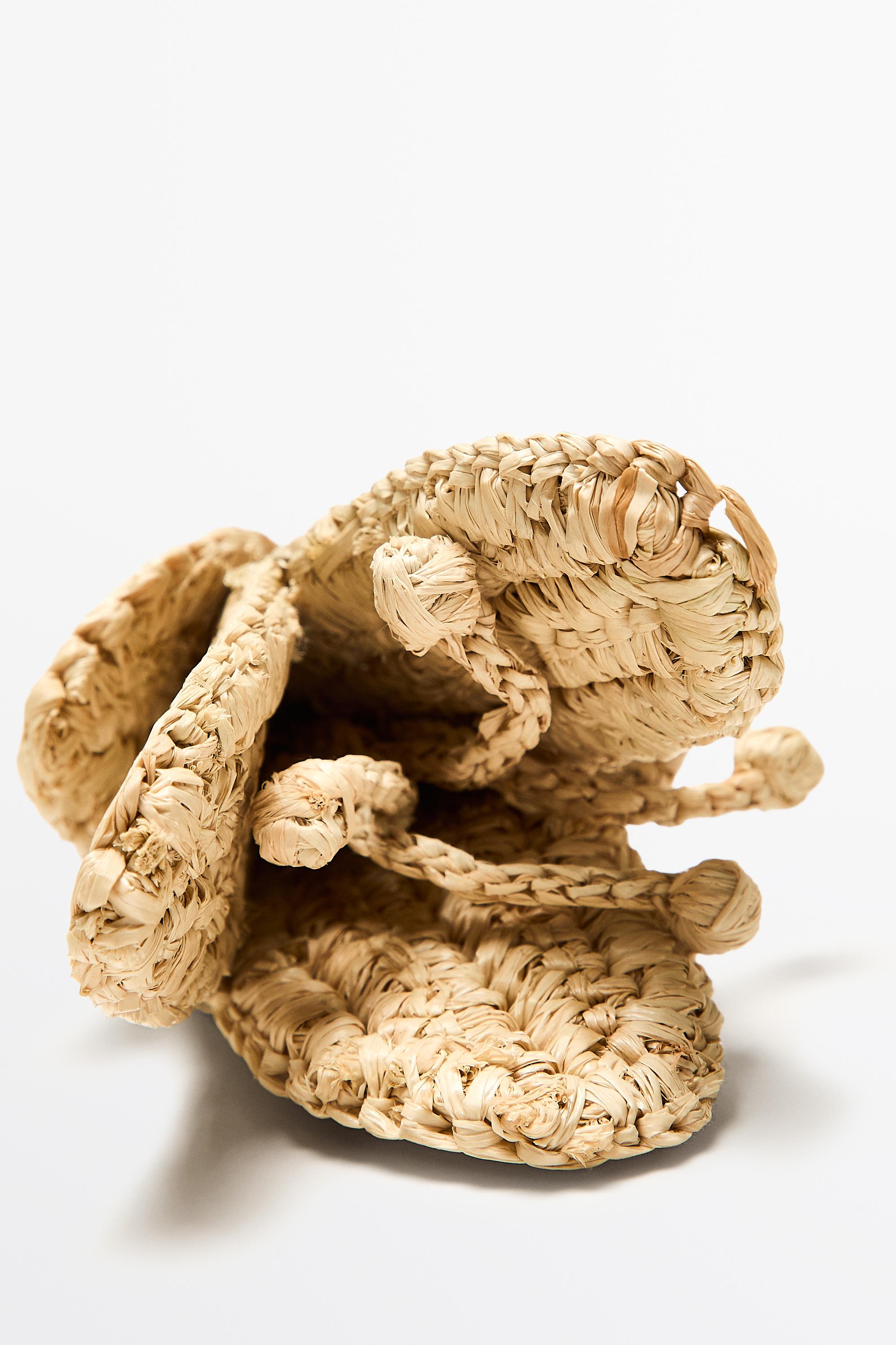 Raffia flower charm — BEIGE