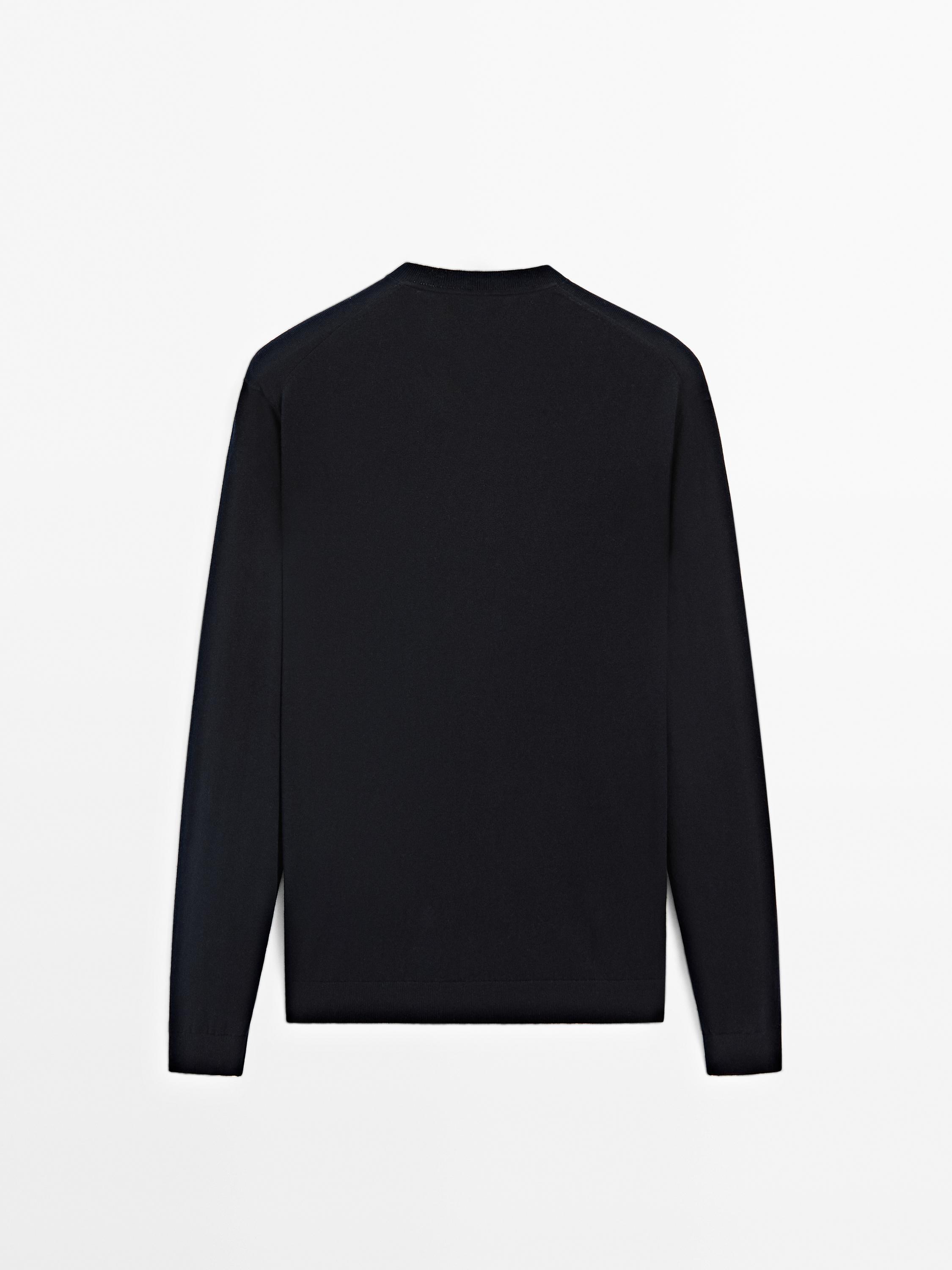 Cotton blend V-neck knit sweater