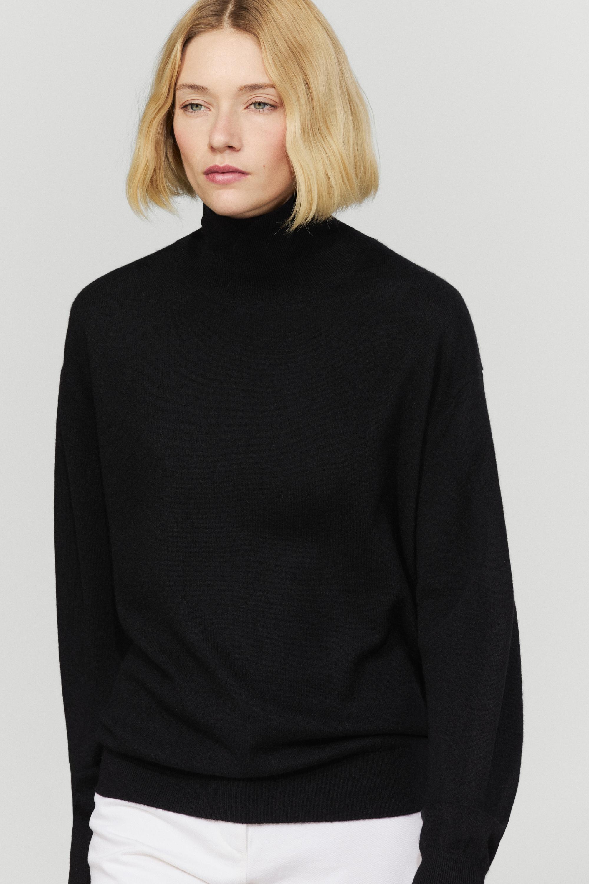 100% cashmere high neck knit sweater