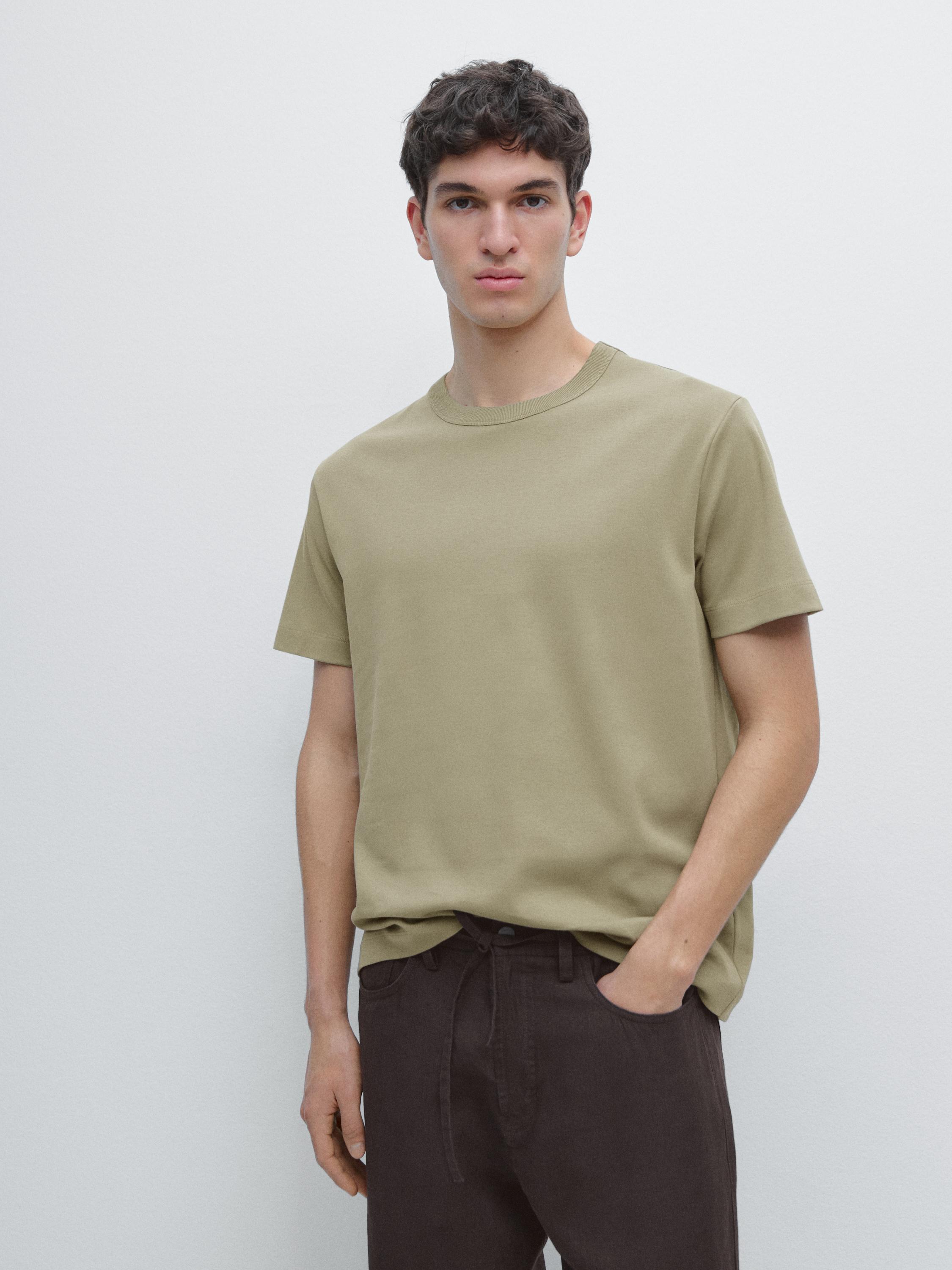 Pistachio short-sleeve t-shirt and dark pants set with side pocket.