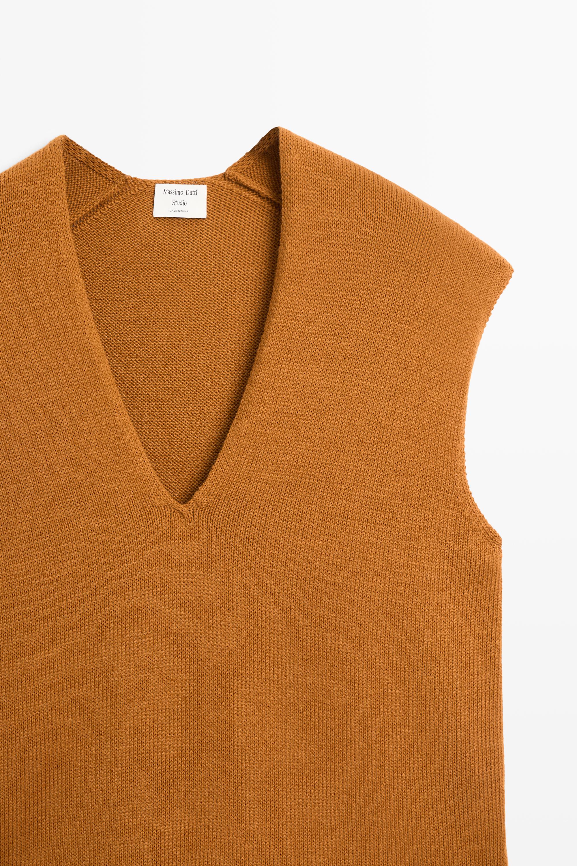 100% Cotton V-Neck Vest - STUDIO — Washed