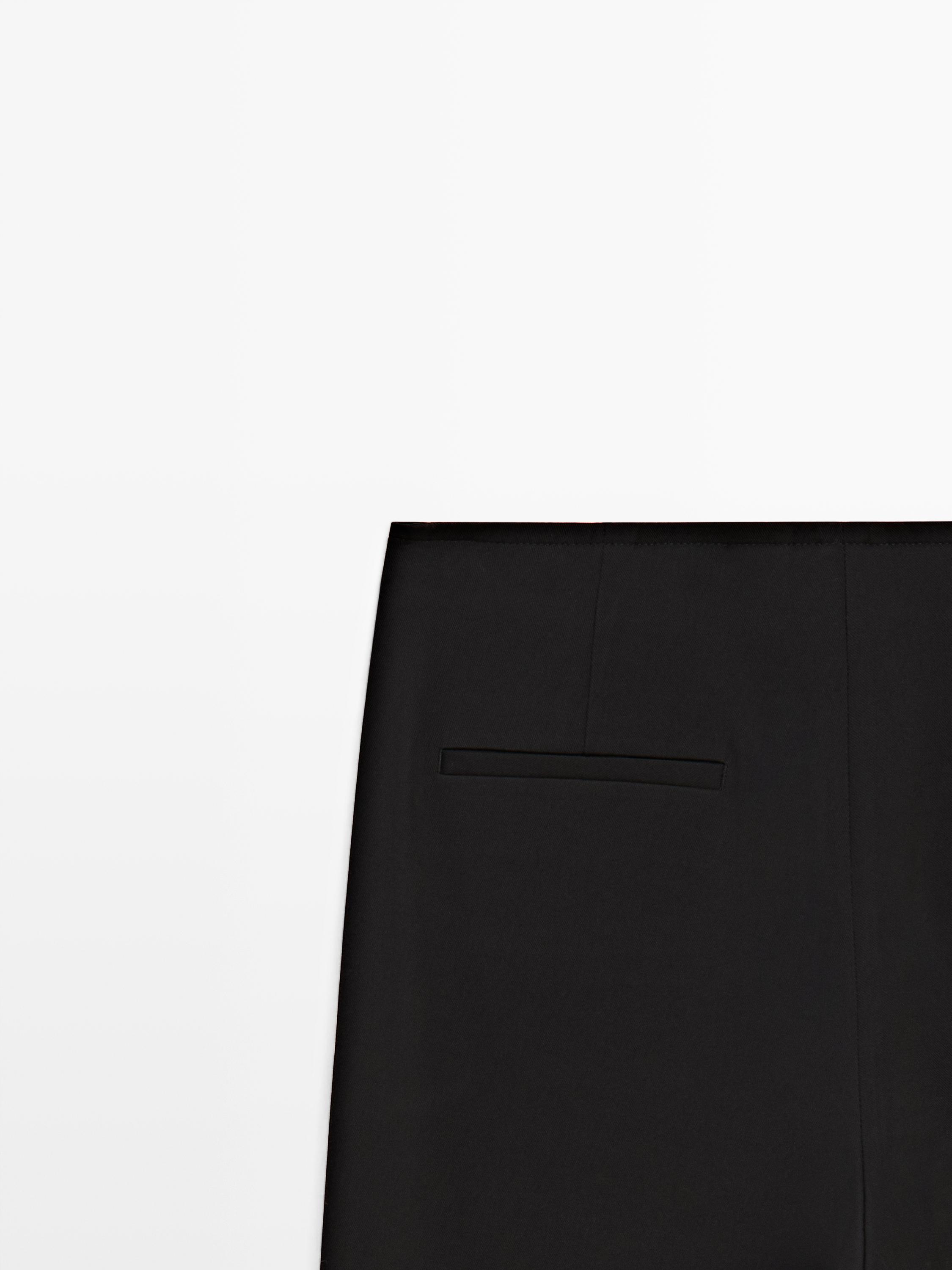 Capris with button details — BLACK