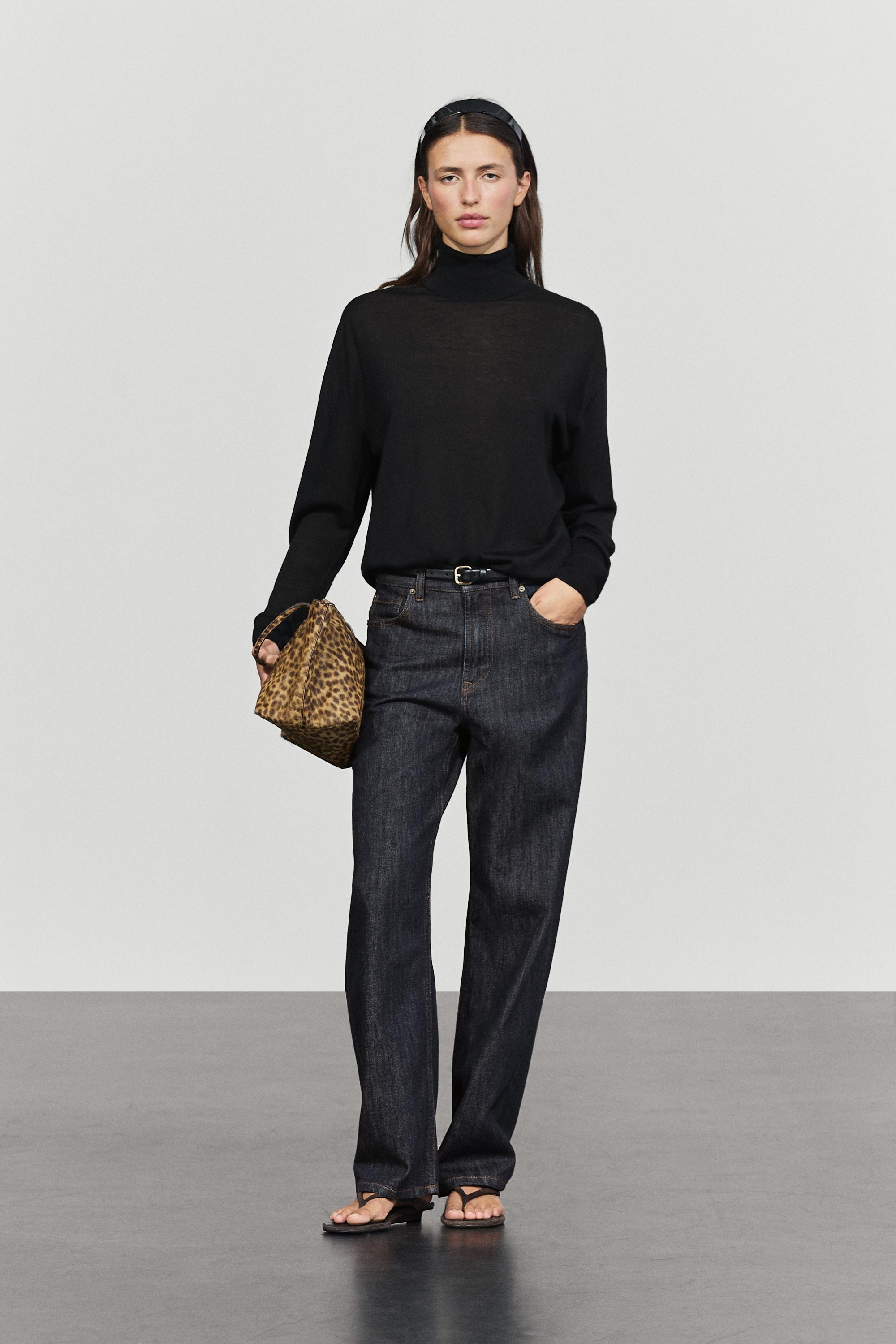 100% wool turtleneck knit sweater — BLACK