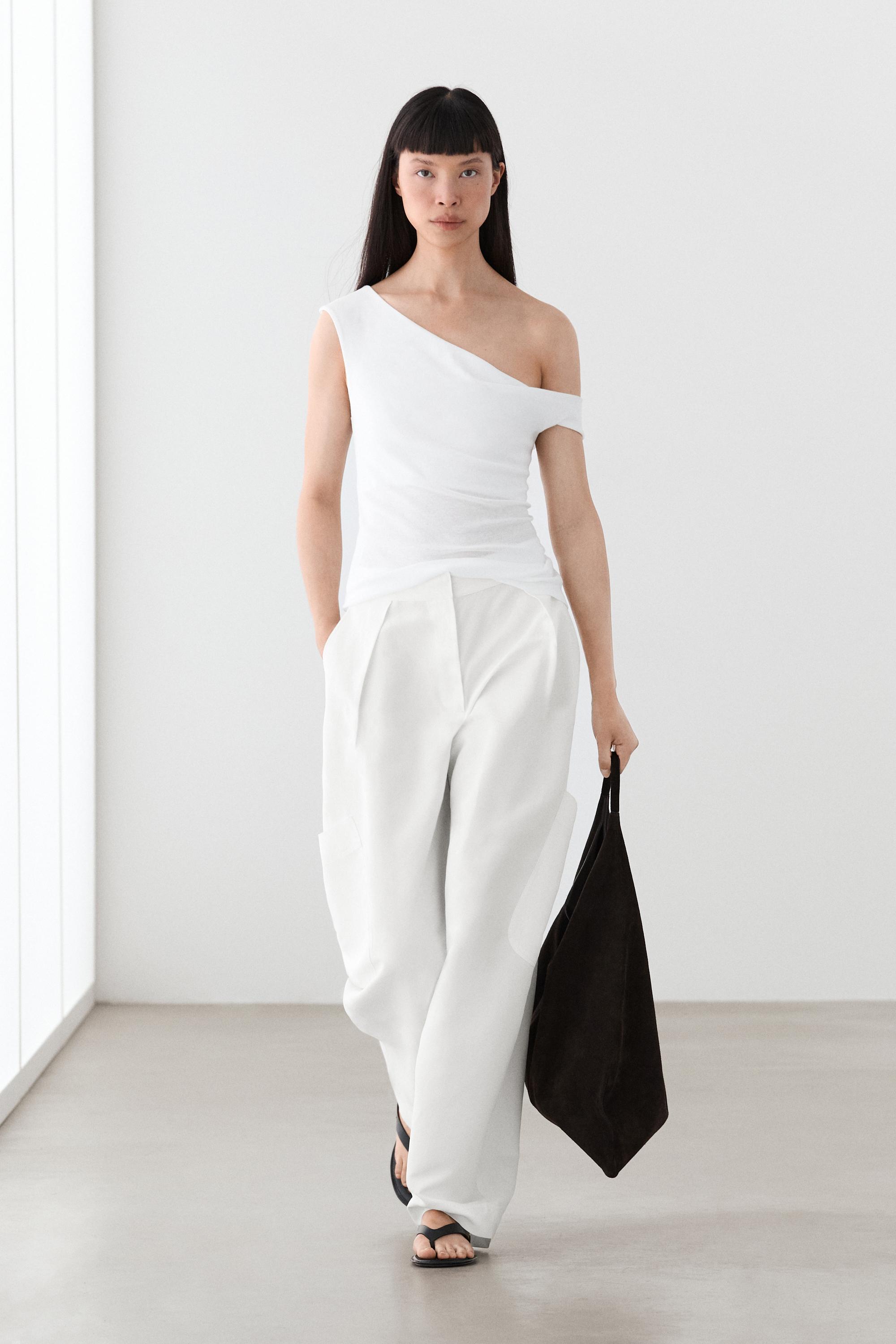 Asymmetric off-the-shoulder top — Off white