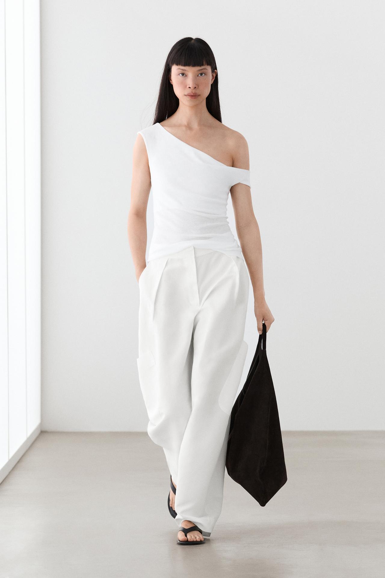 Asymmetric off-the-shoulder top — Off white