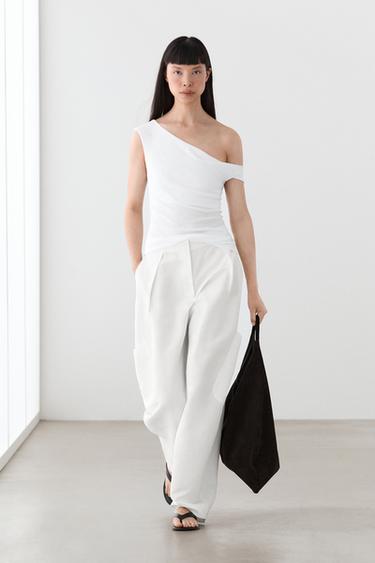 Asymmetric off-the-shoulder top — Off white 1