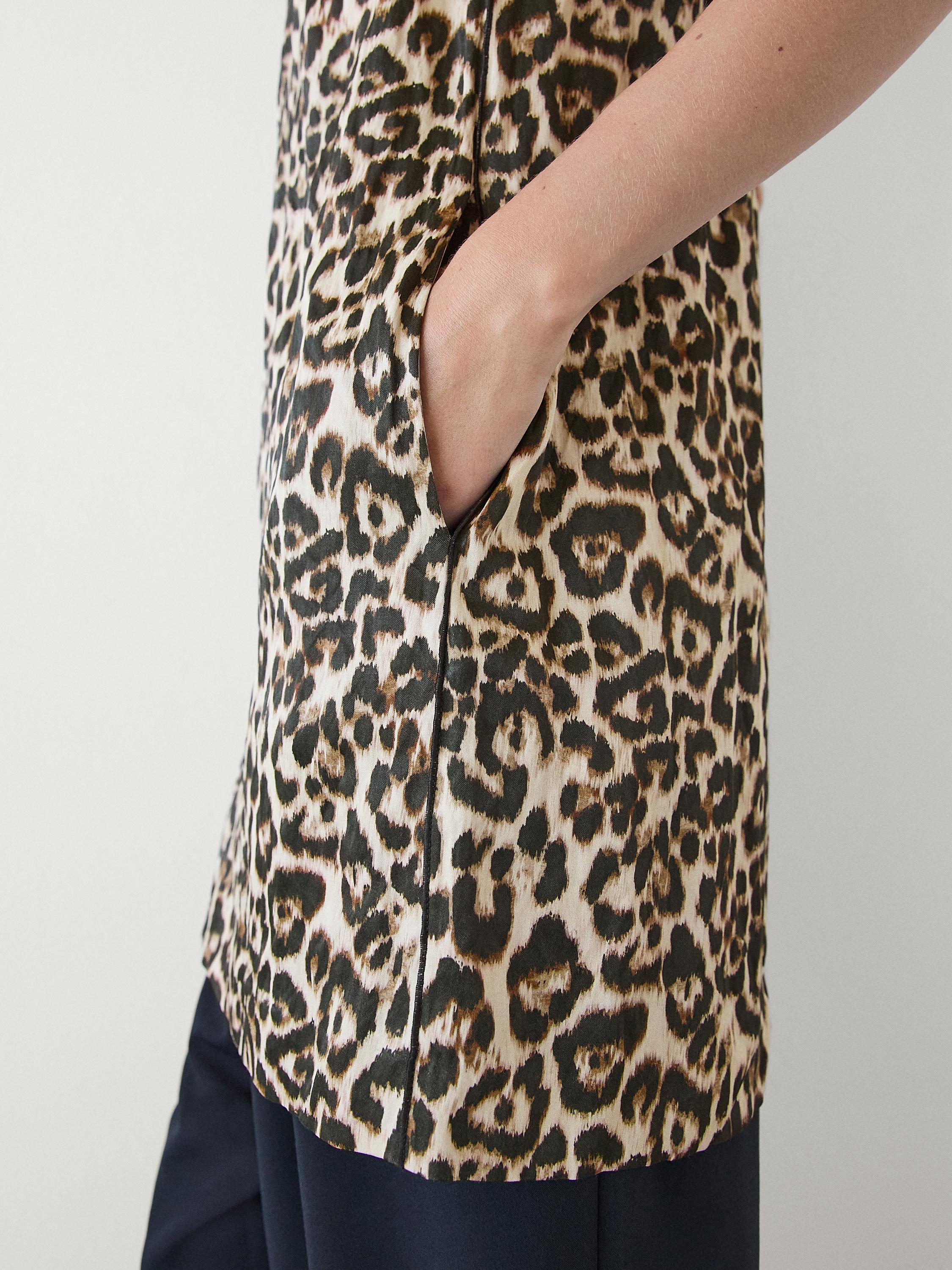Motif léopard avec poche latérale visible