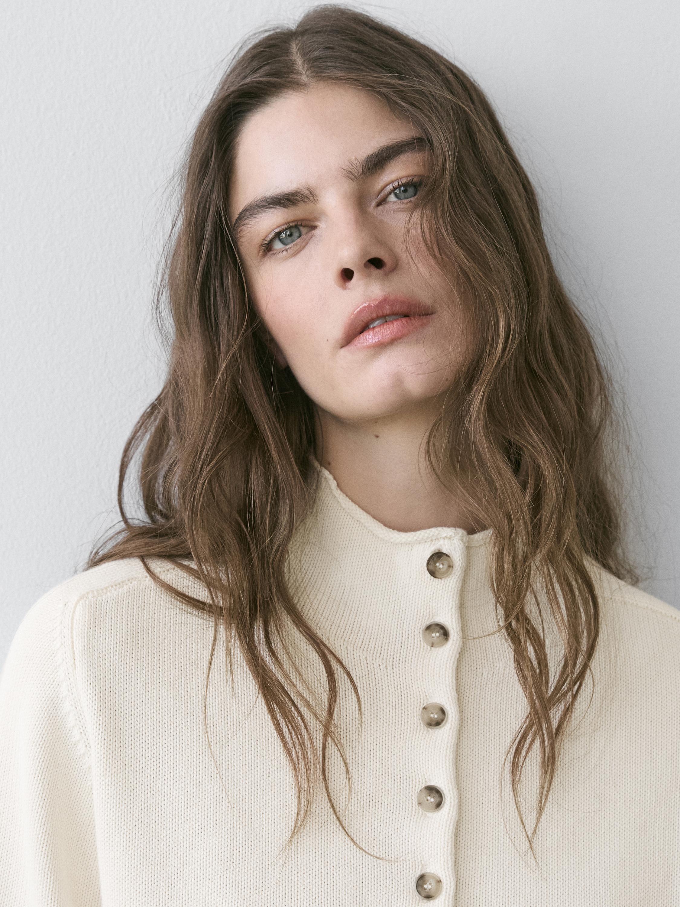 Elbow-length short sleeve knit cardigan