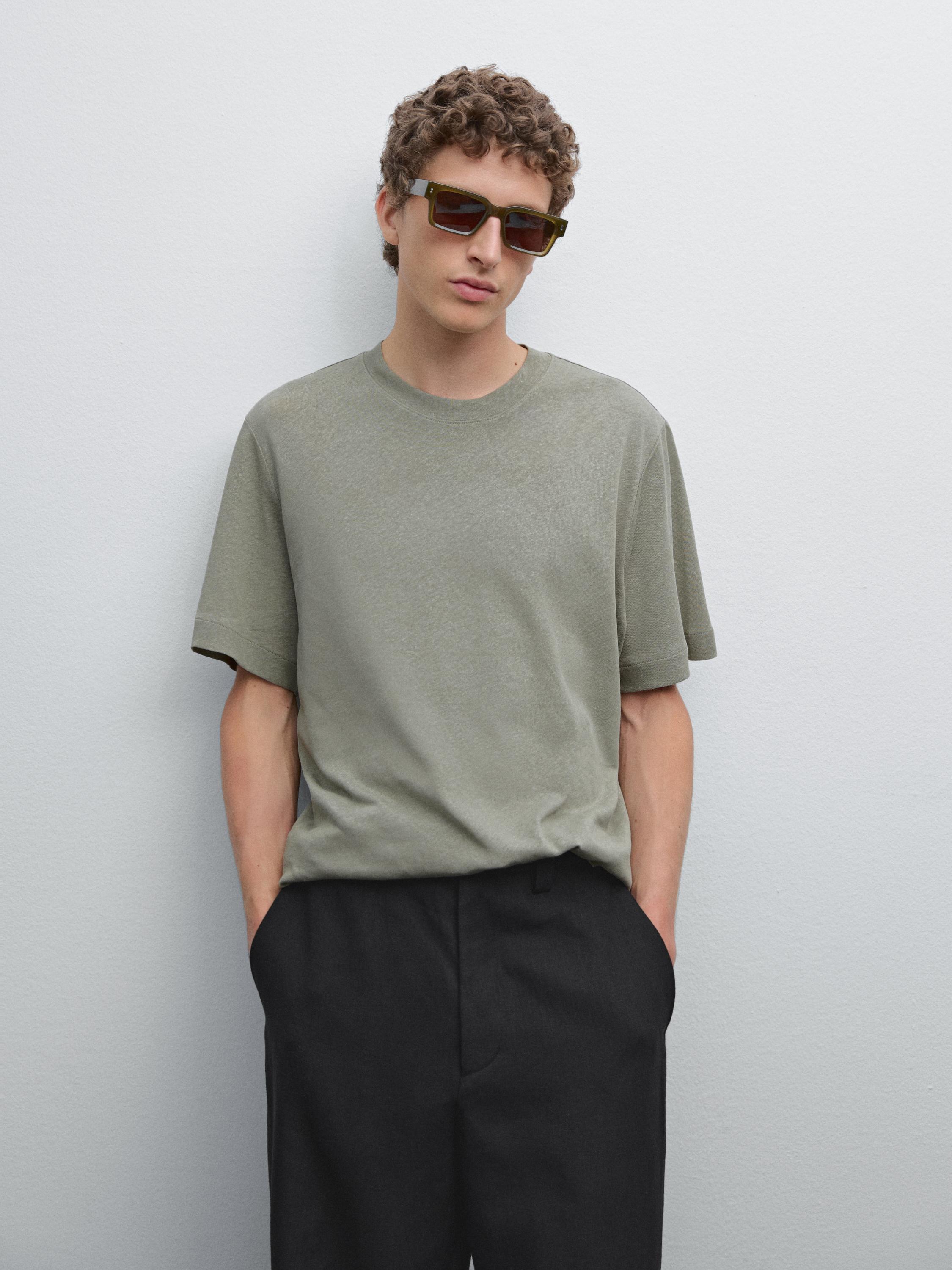 Short sleeve linen and cotton blend T-shirt