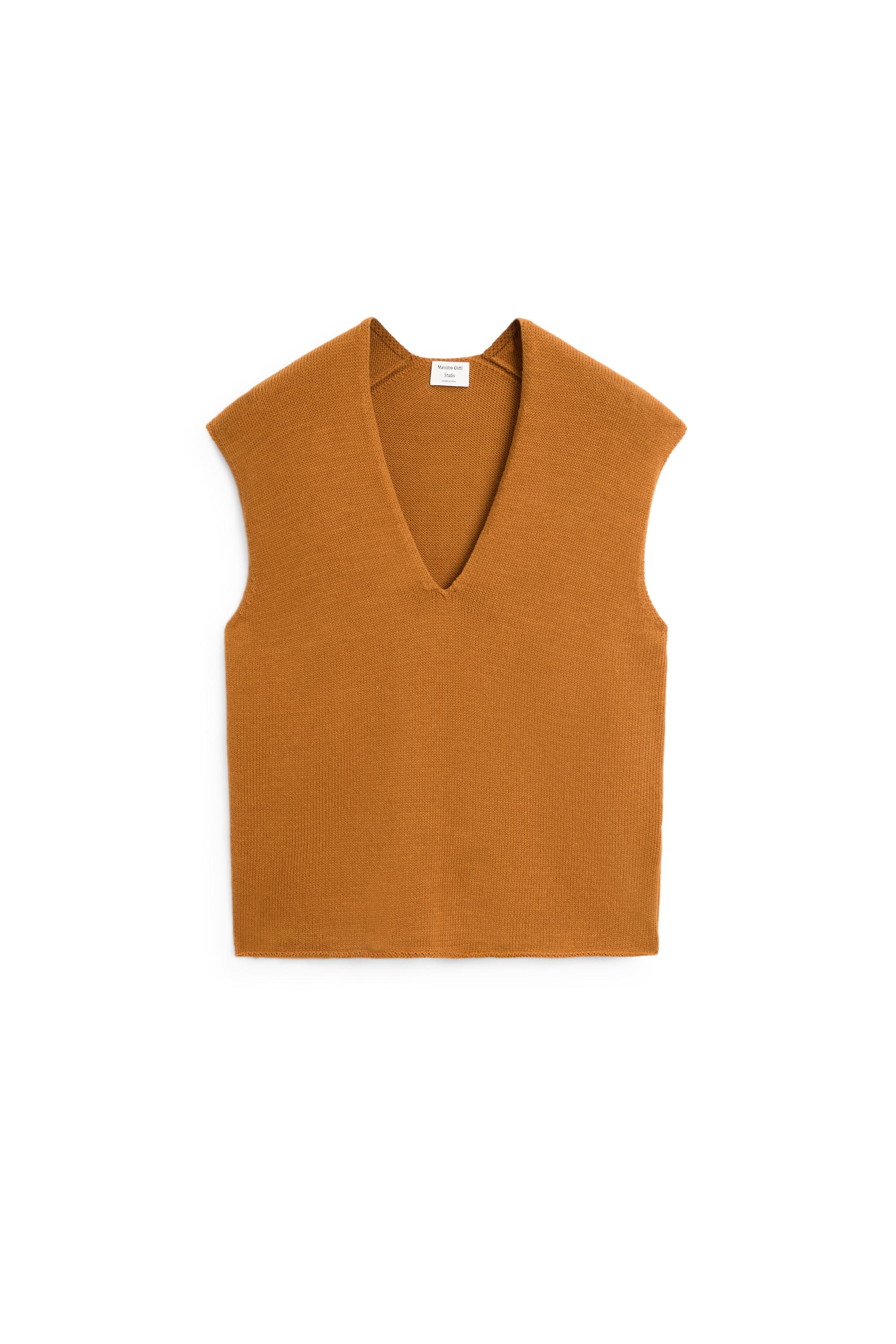 100% Cotton V-Neck Vest - STUDIO — Washed