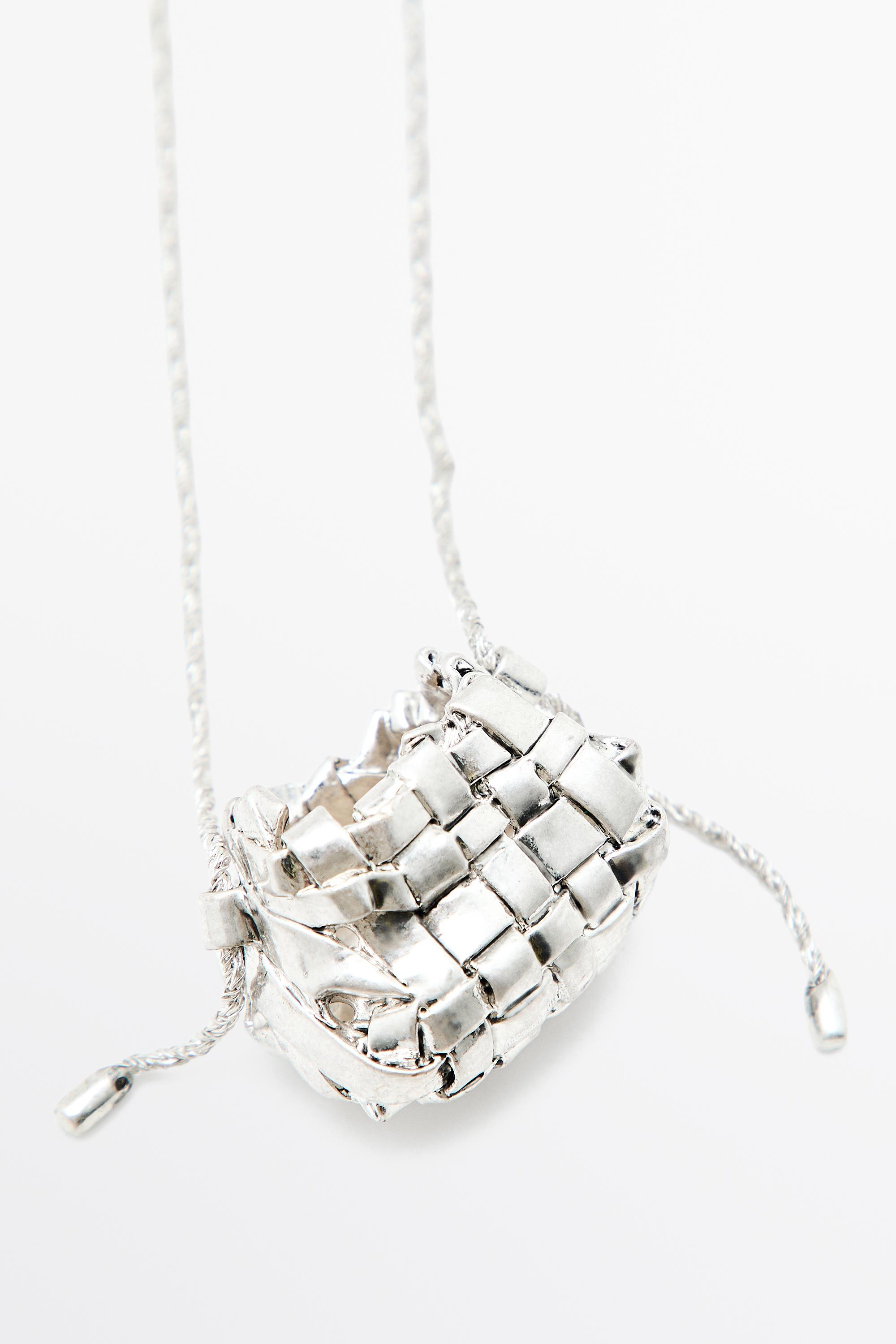 Long necklace with basket piece