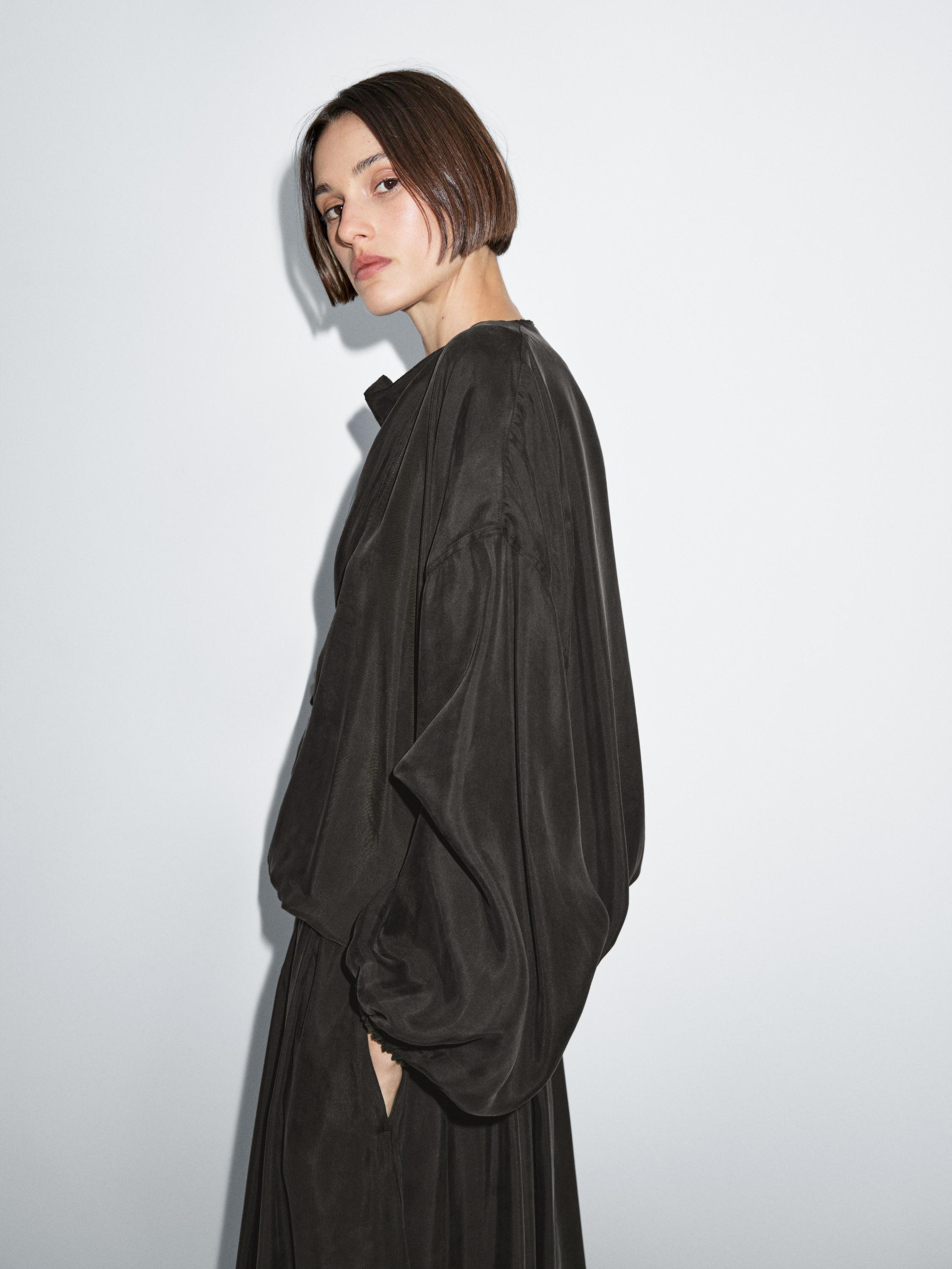 Shirt with drawstring detail