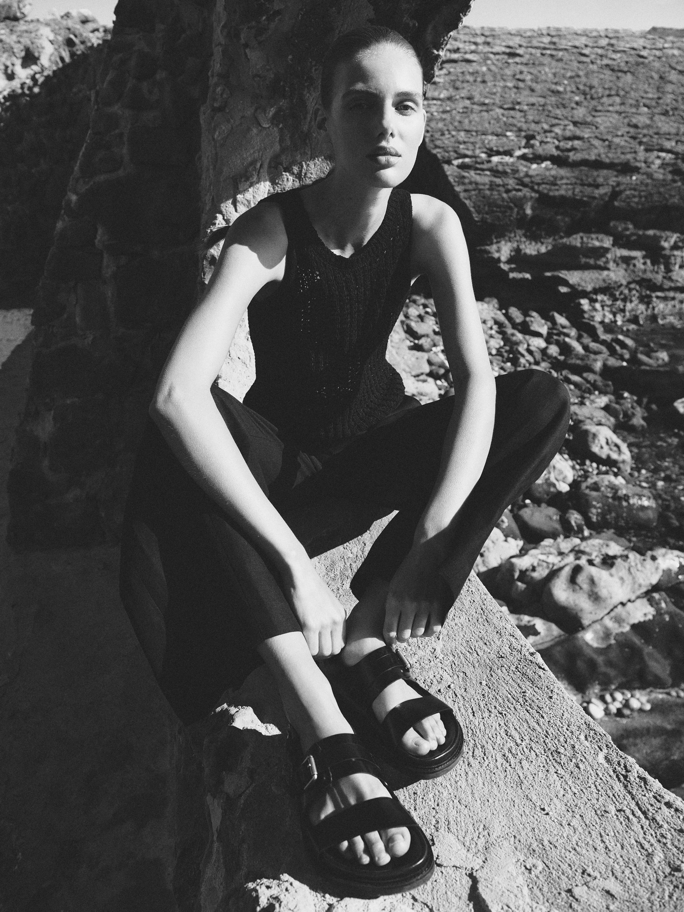 Flat slider sandals with buckles