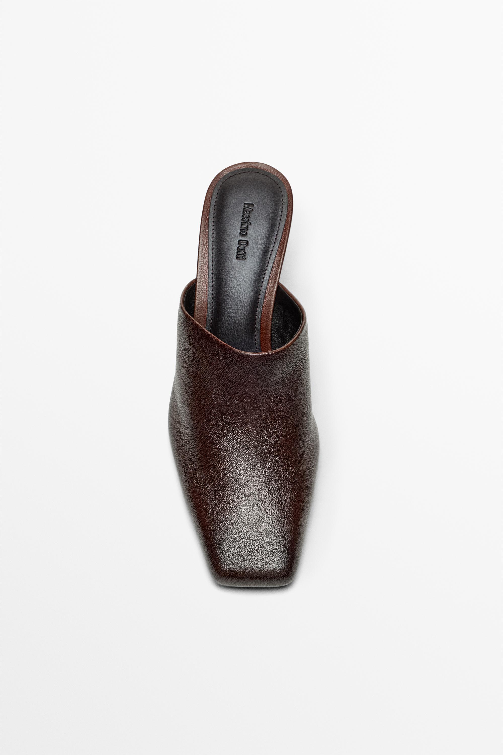 Zapato de tacón destalonado en piel