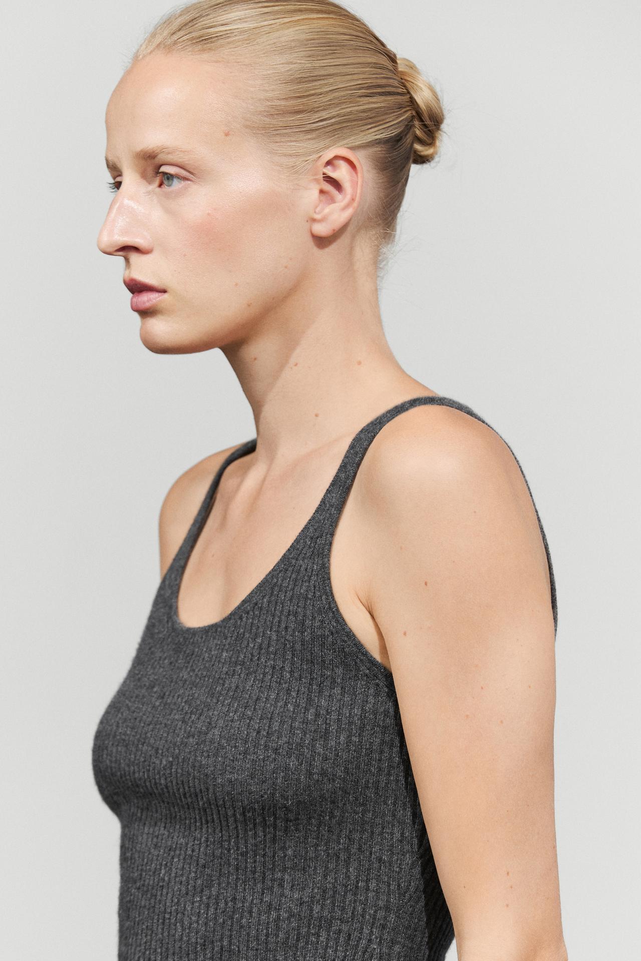 100% cashmere ribbed knit top — ANTHRACITE GREY