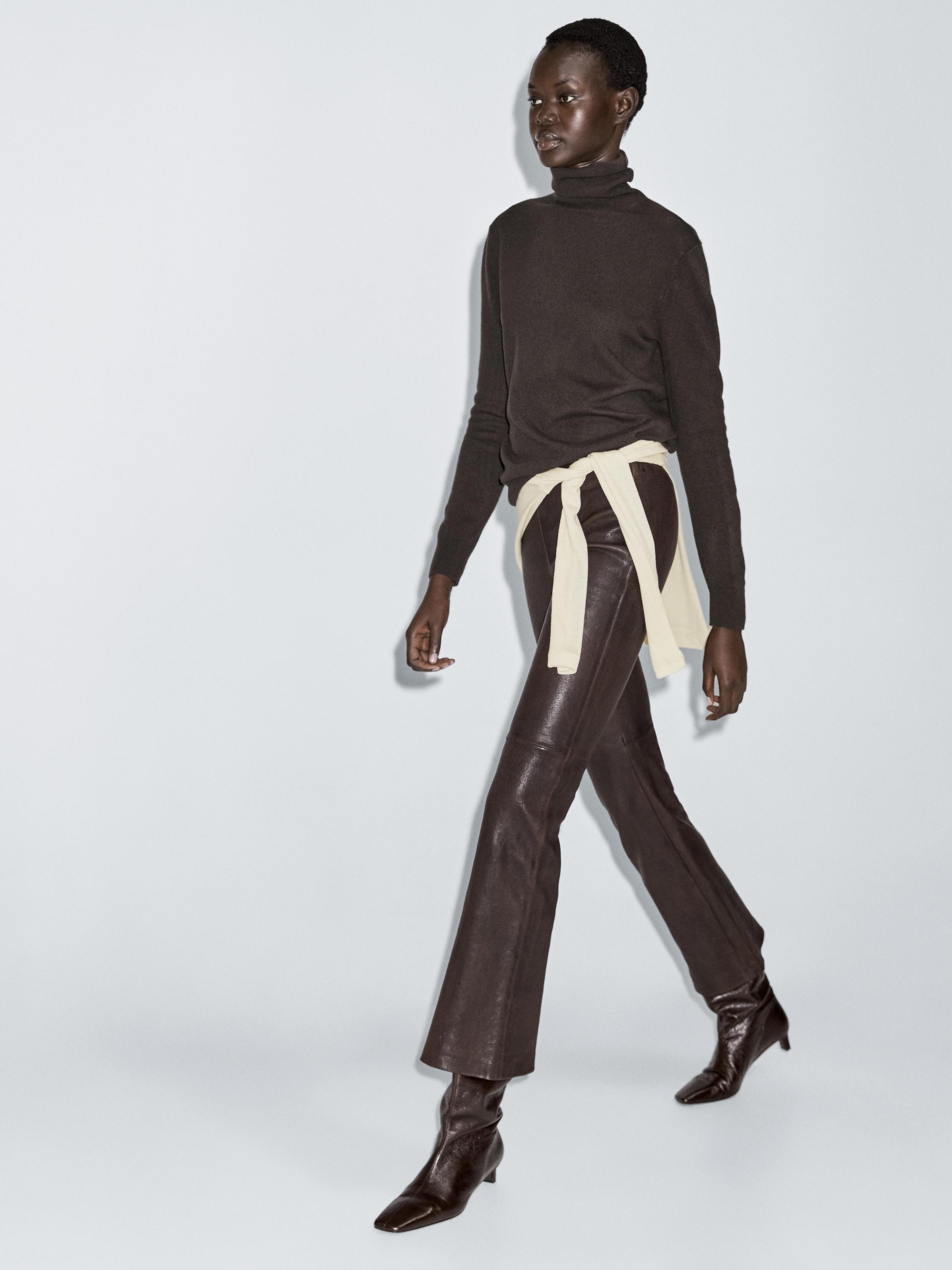 سويتر من الصوف الصناعي بياقة عالية