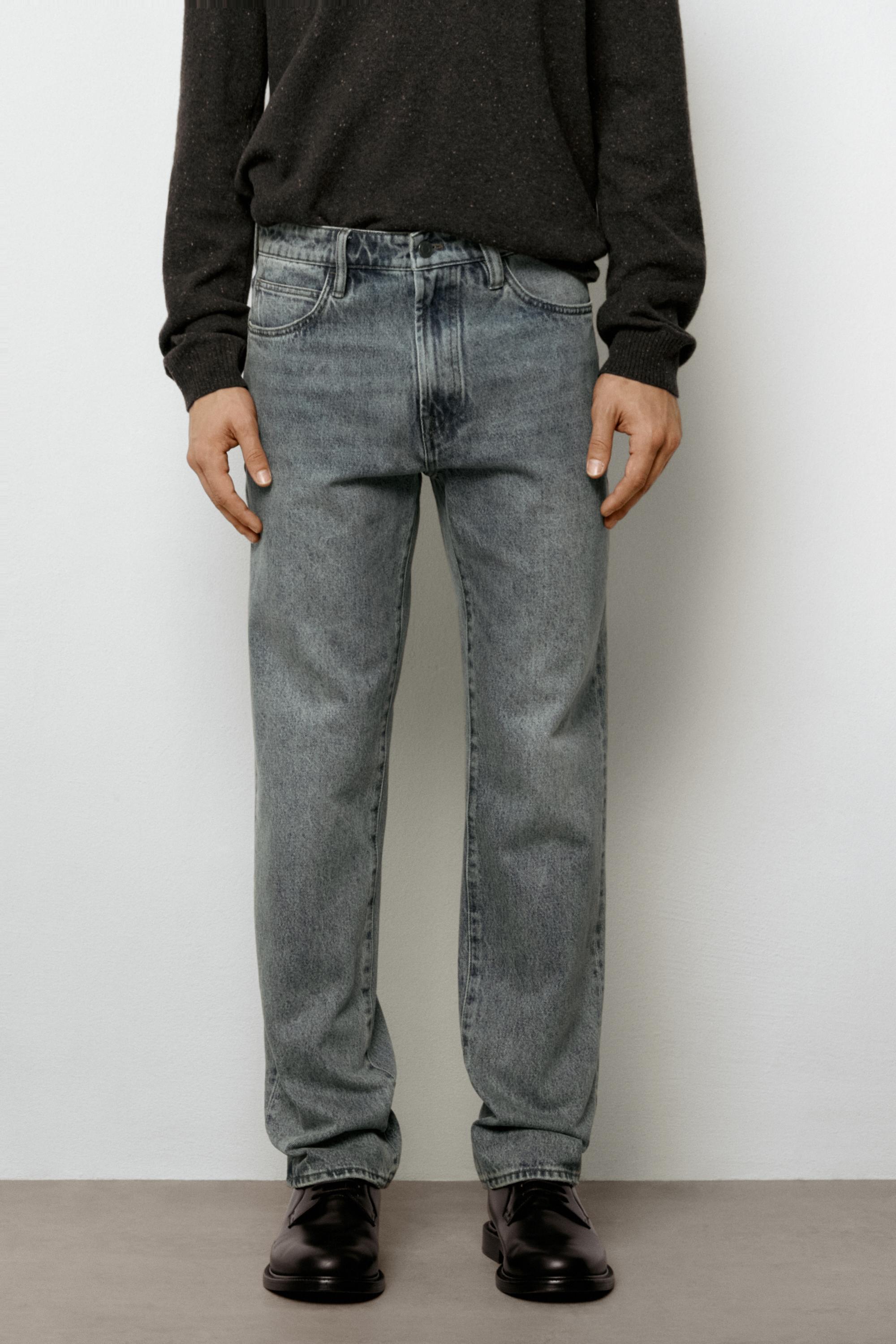 Tapered-Fit-Jeans