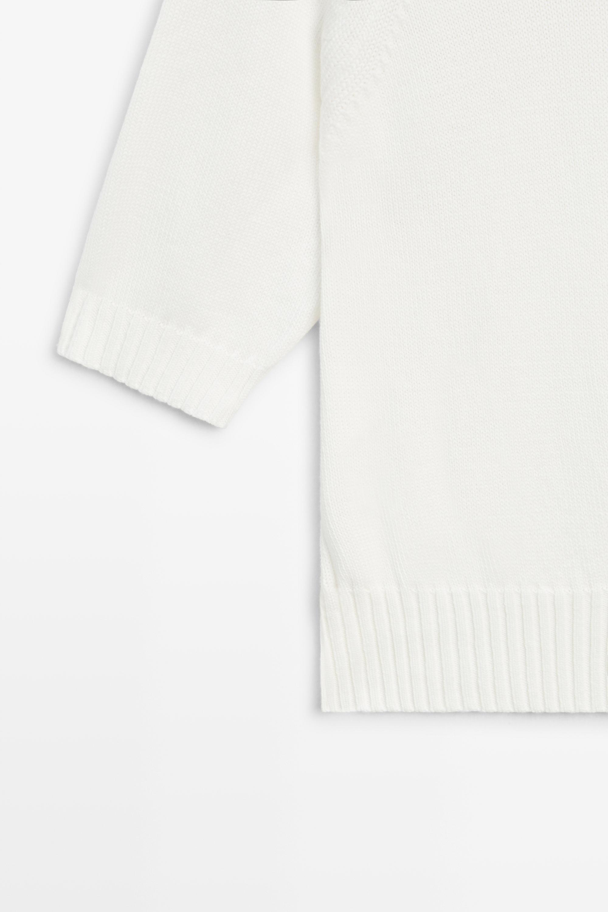 Turtleneck knit sweater — WHITE